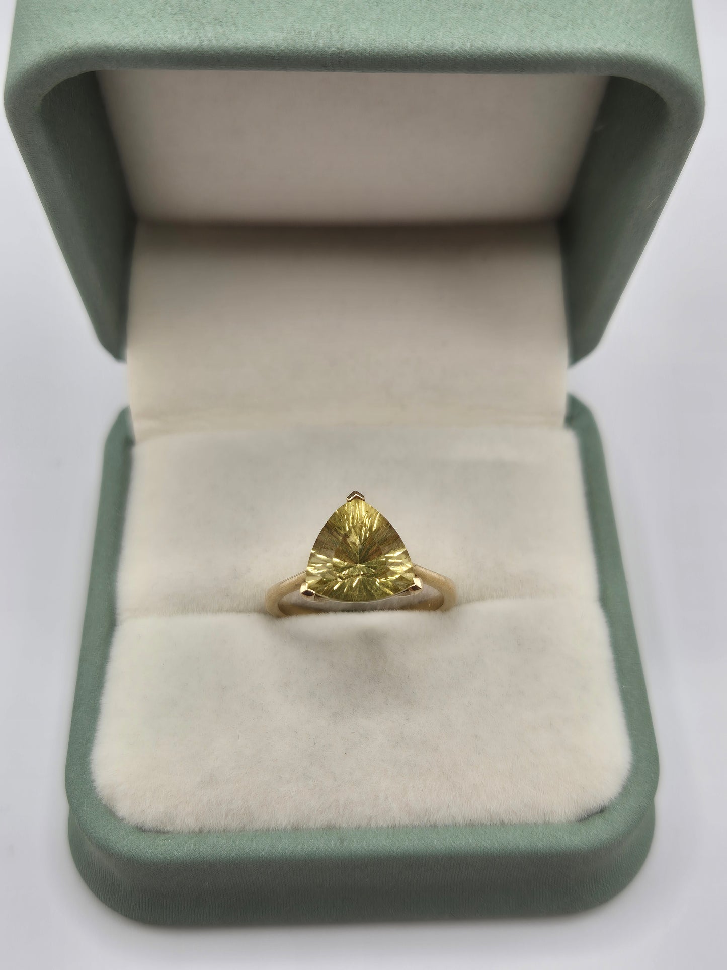 9ct gold lemon quartz ring