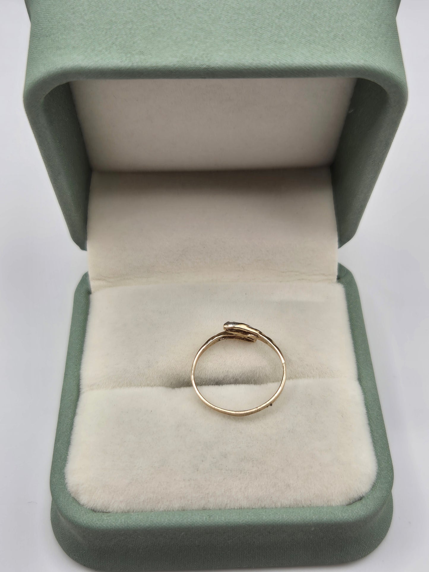 9ct gold diamond ring