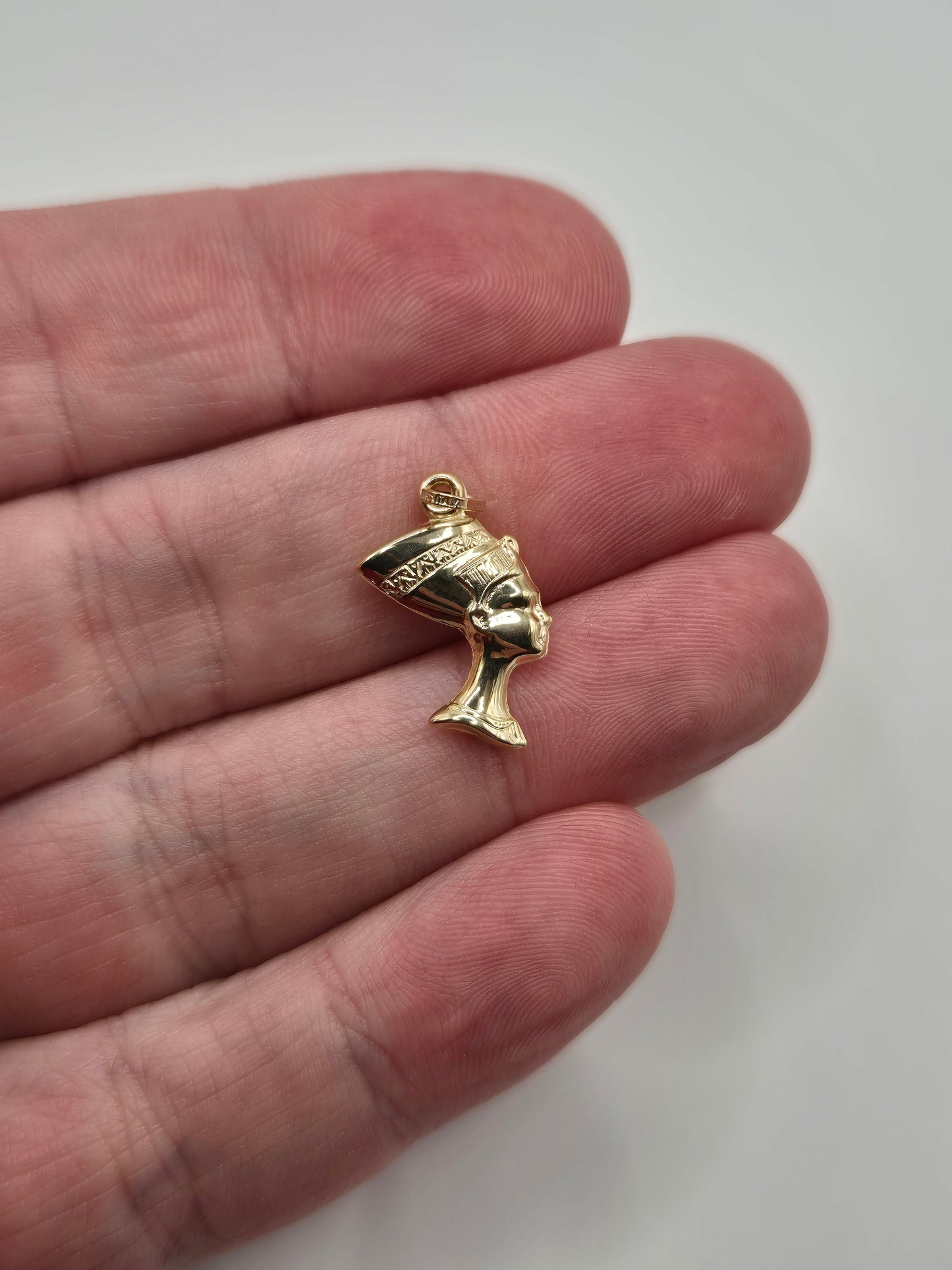 9ct gold nefertiti charm