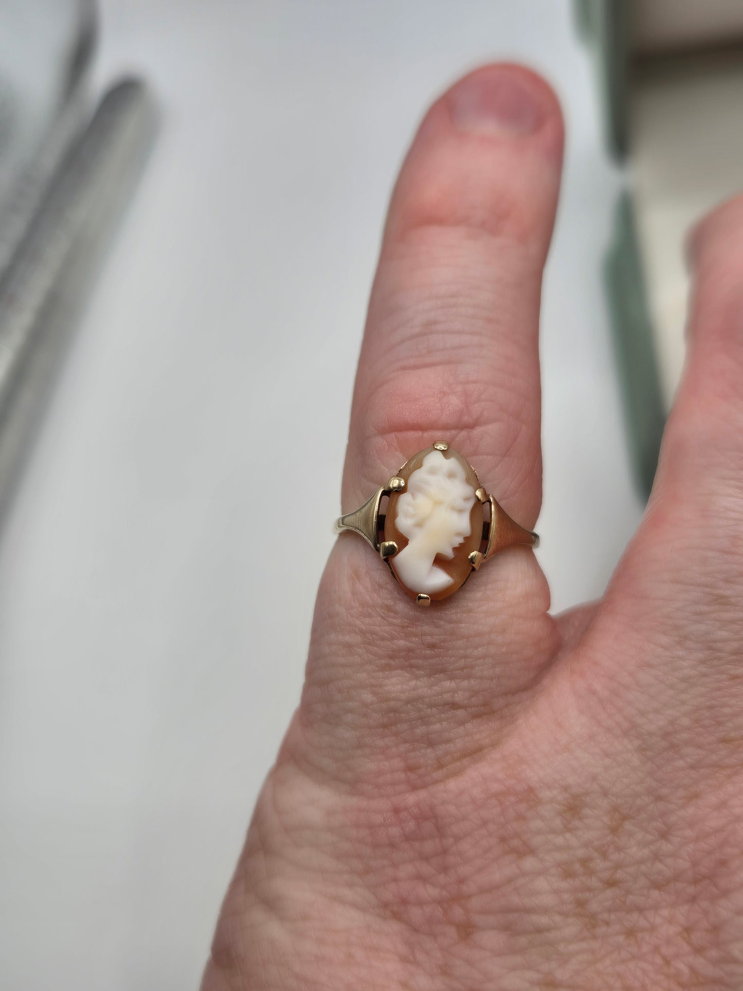 9ct gold cameo ring