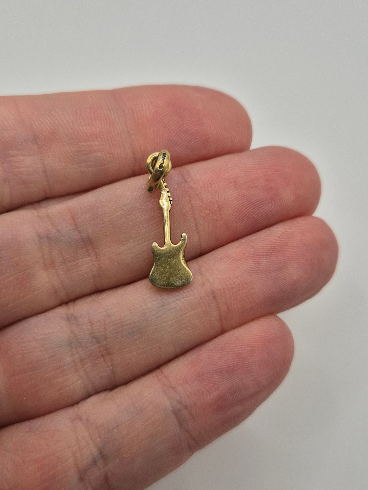 9ct gold guitar charm