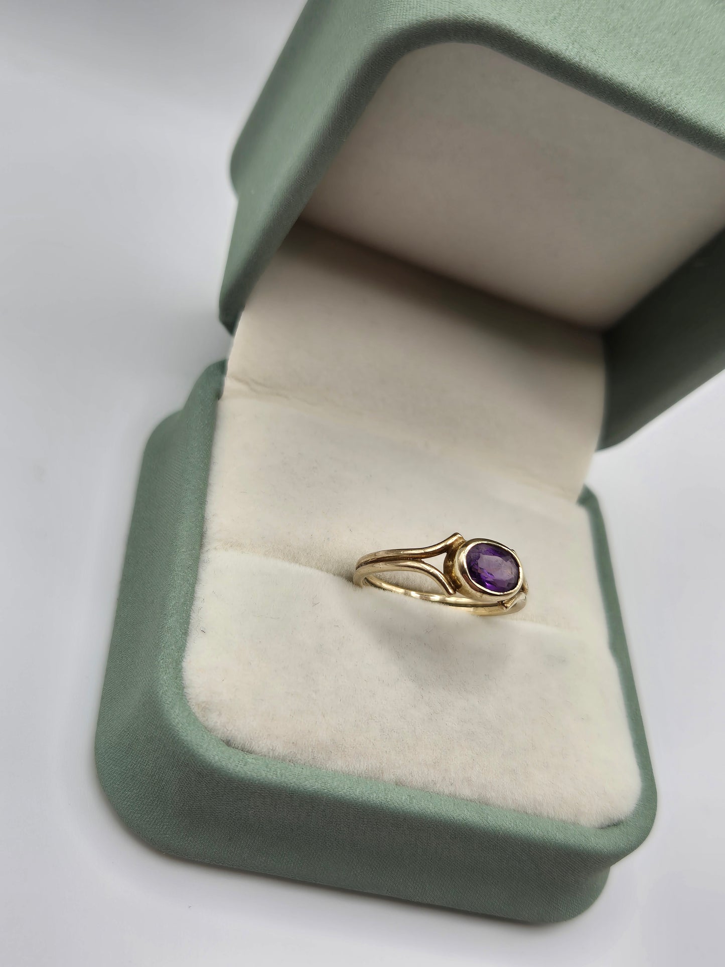 9ct gold amethyst ring