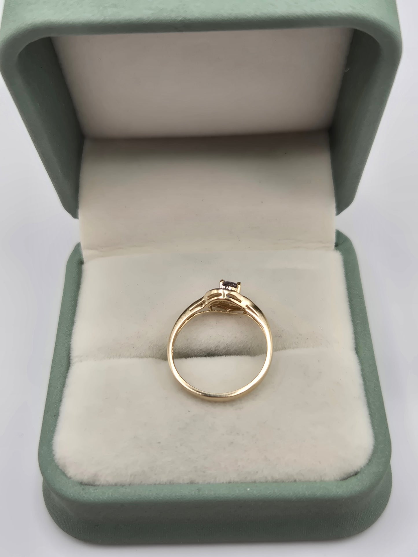 9ct gold tanzanite ring