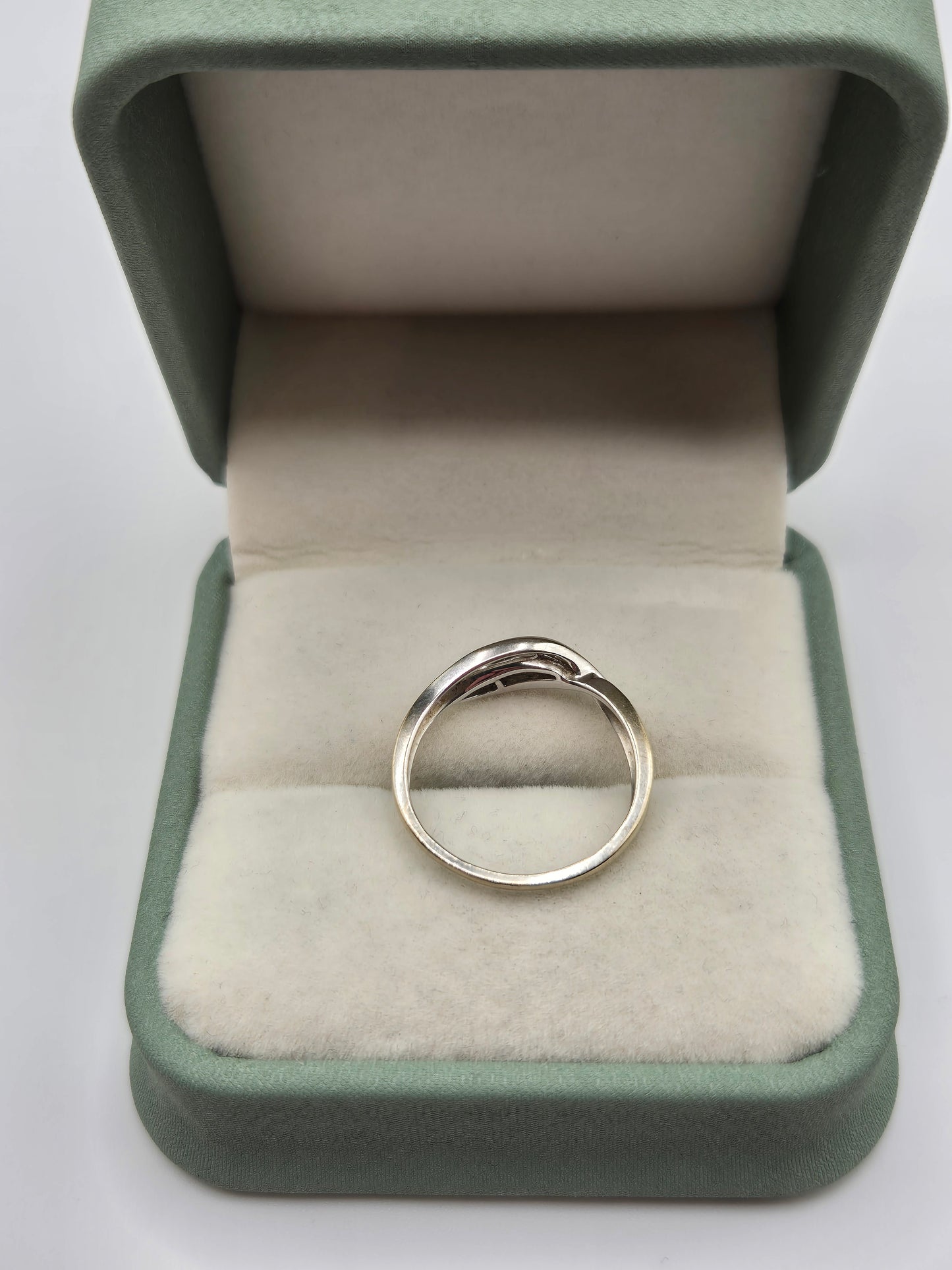 9ct white gold diamond ring