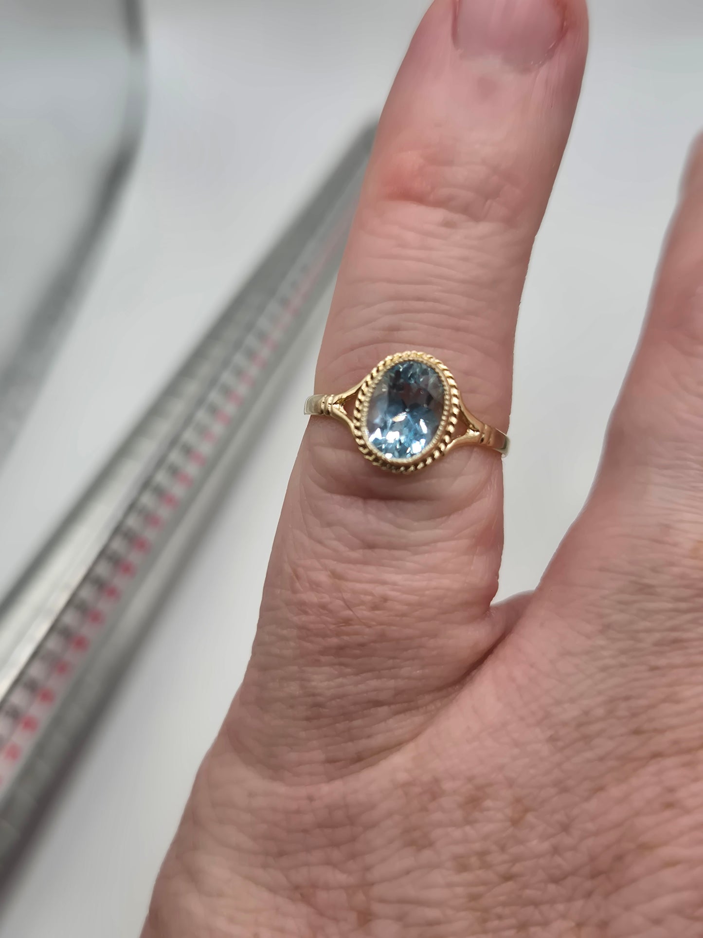 9ct gold topaz ring