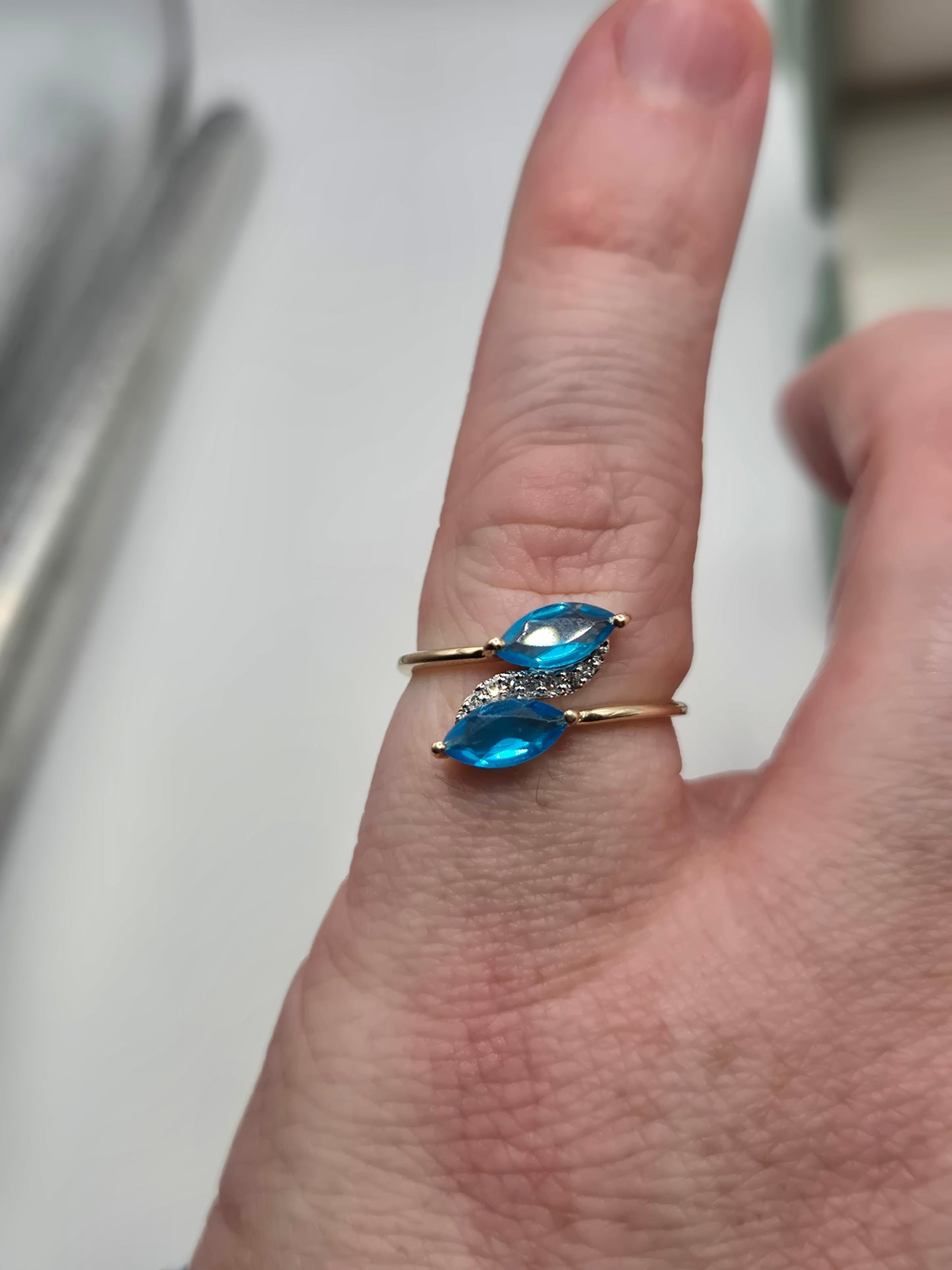 9ct gold topaz and diamond ring