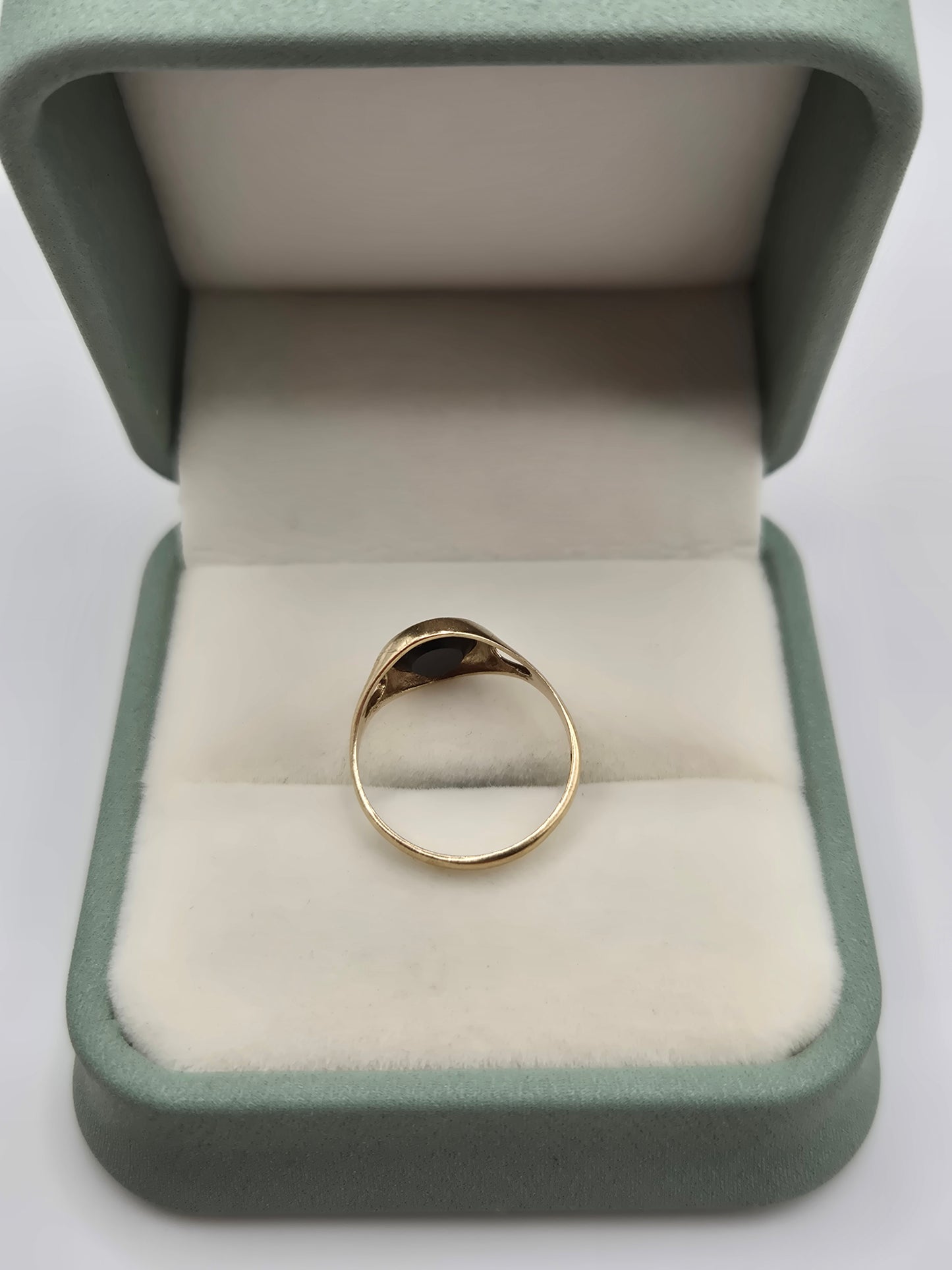 9ct gold onyx ring