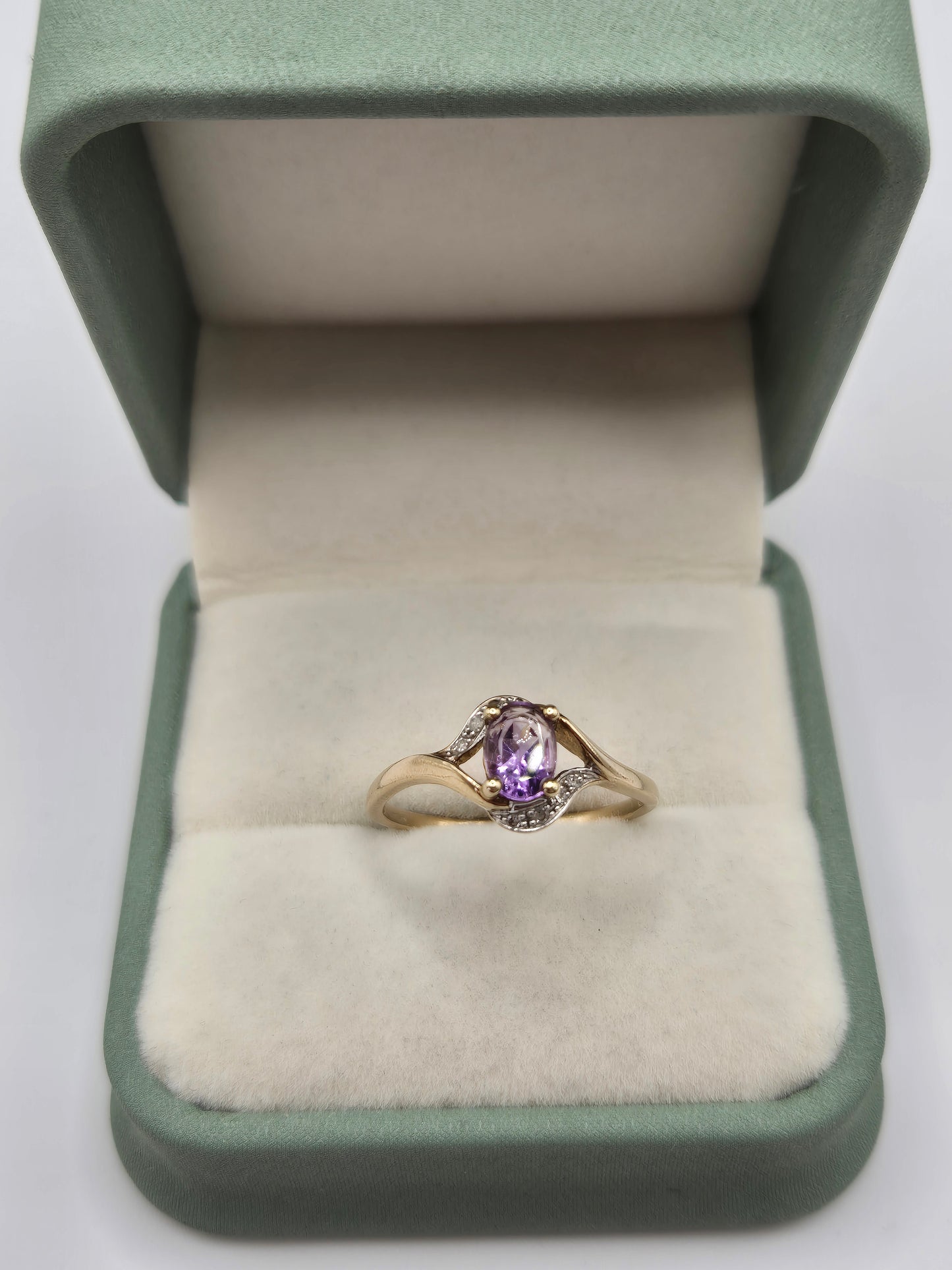 9ct gold amethyst and zircon ring