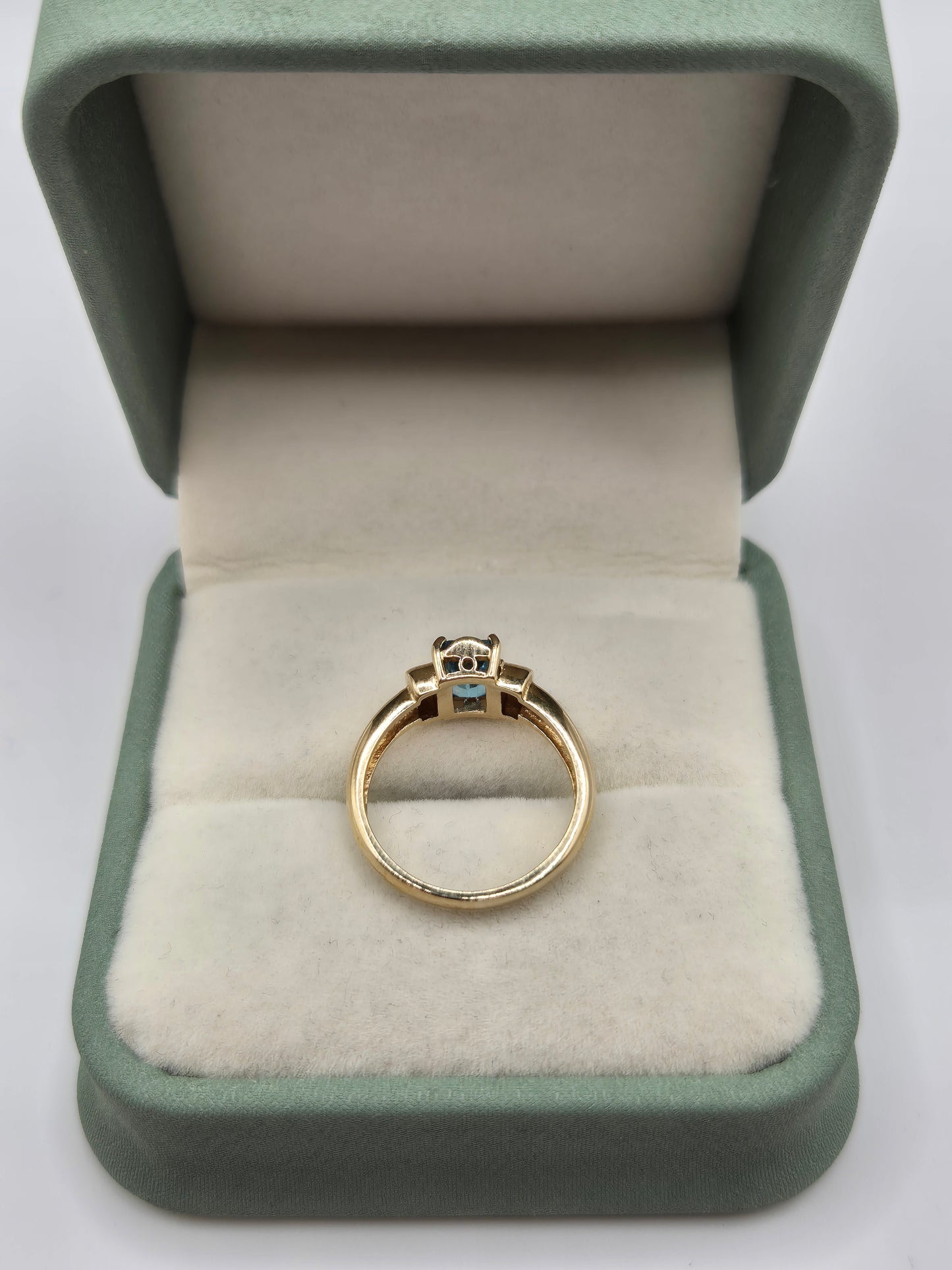 9ct gold topaz ring