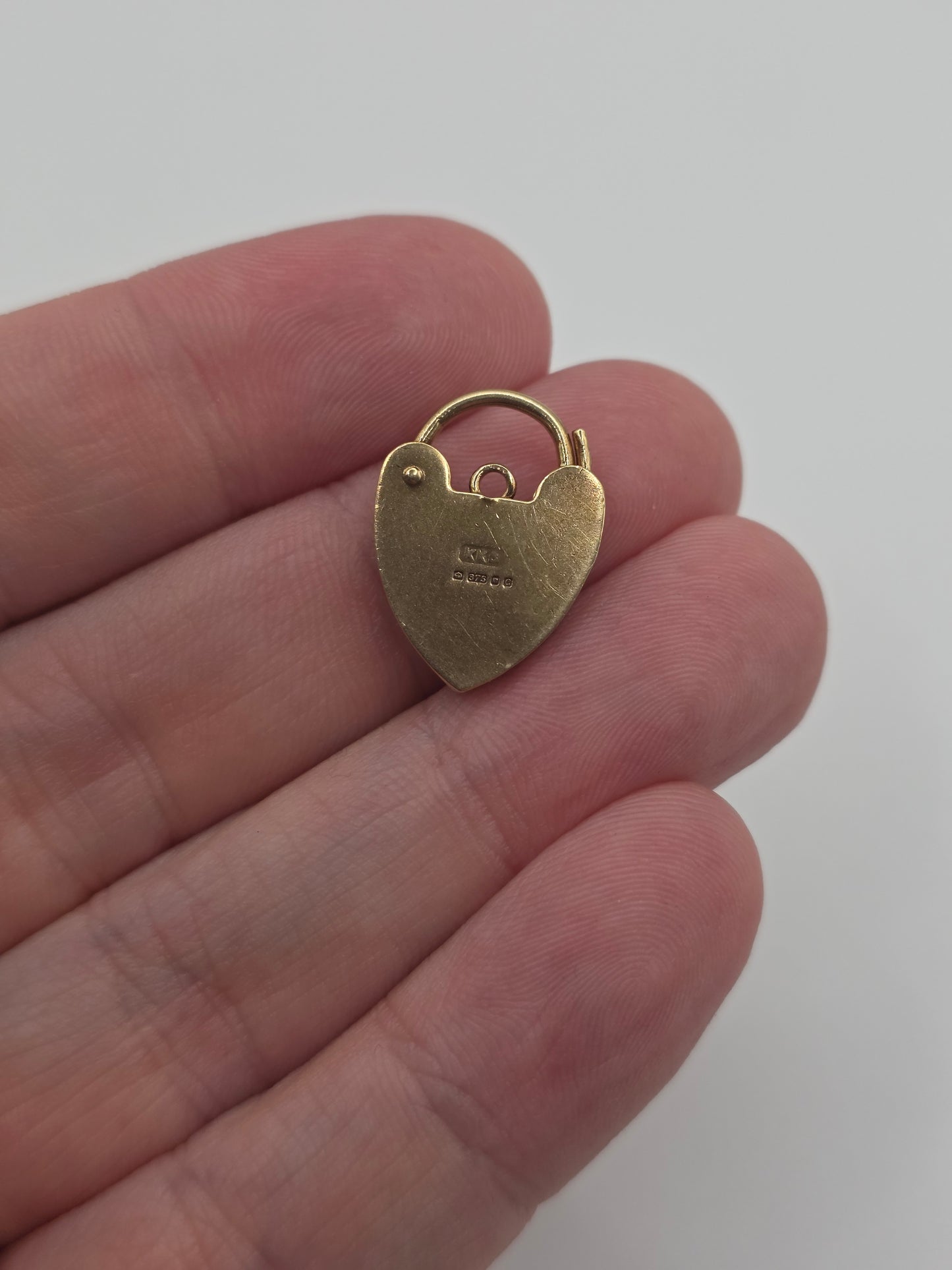 9ct gold padlock 1