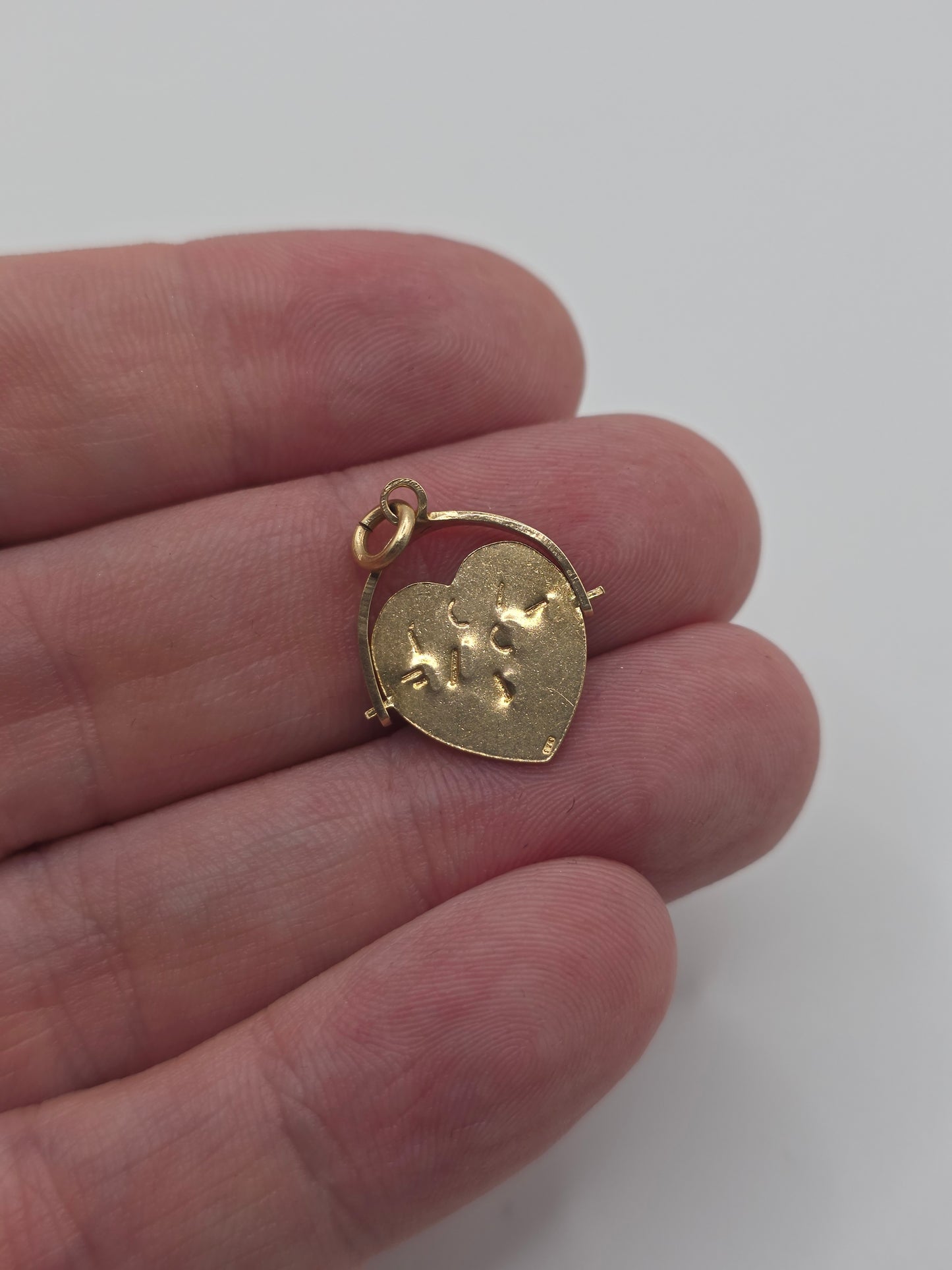 9ct gold "i love you" spinner pendant