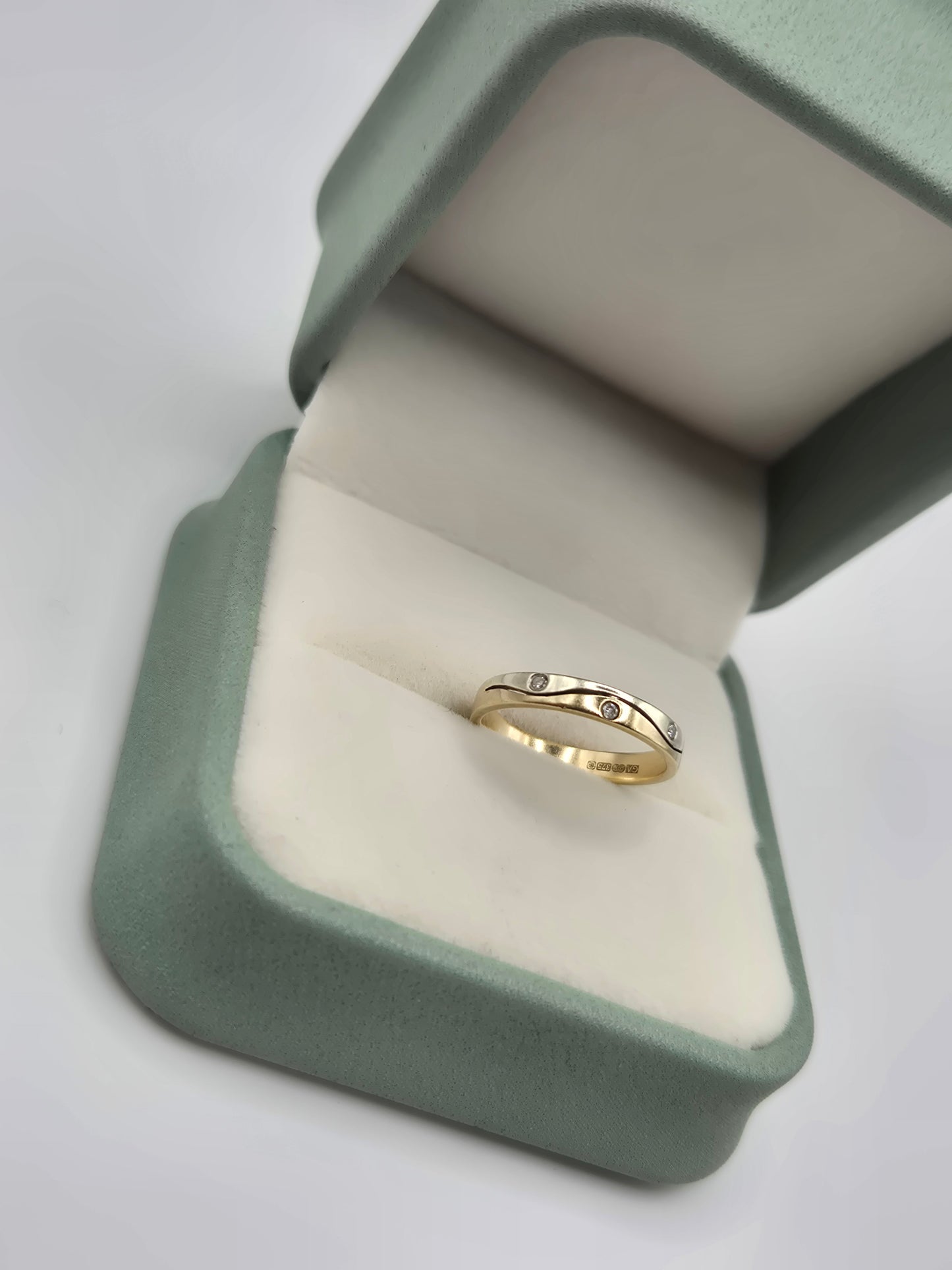 9ct two tone gold diamond ring