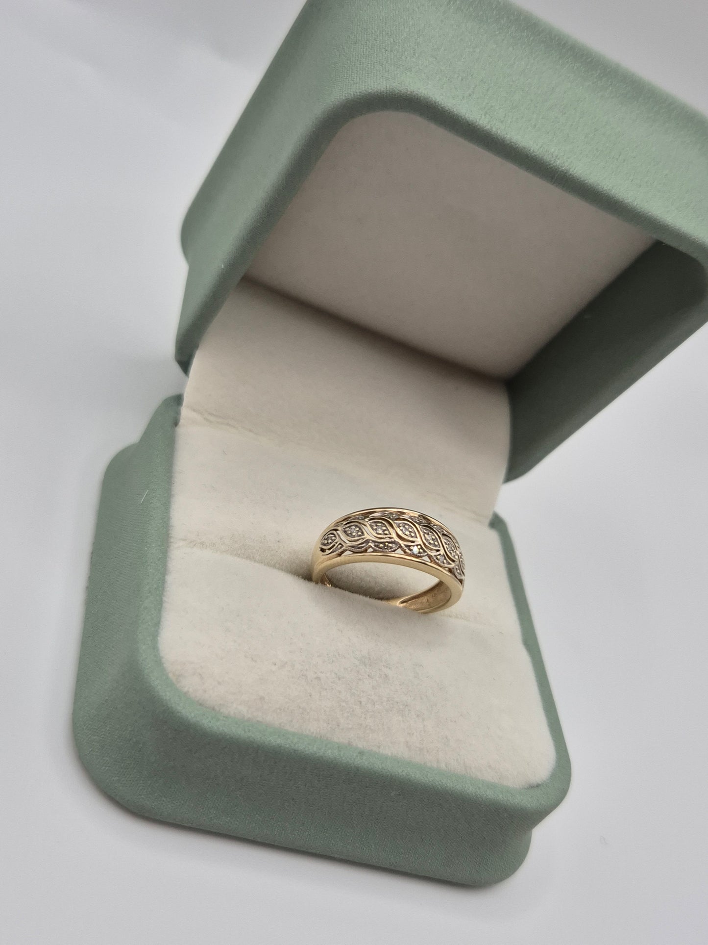9ct gold diamond ring