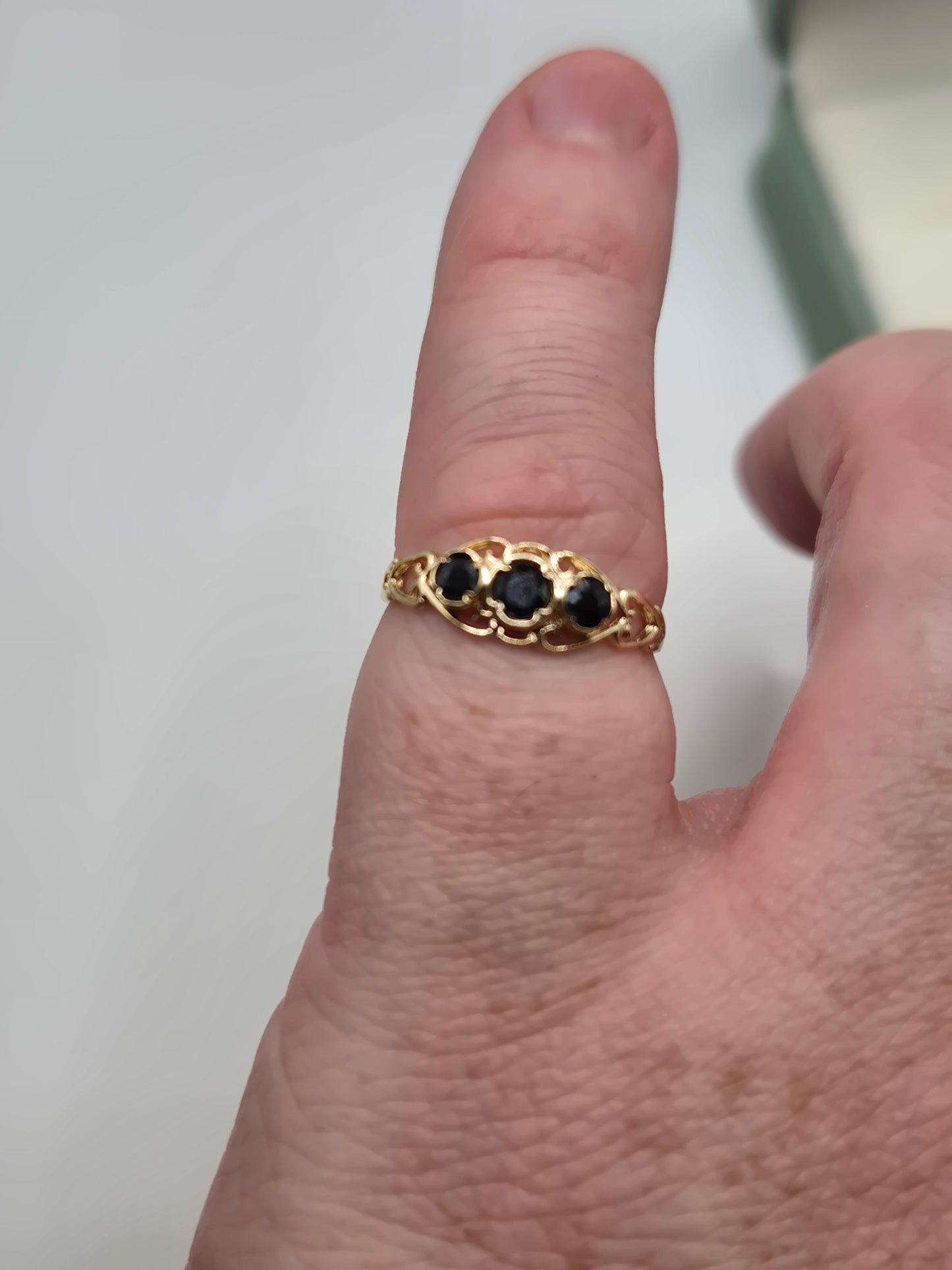 9ct gold sapphire ring
