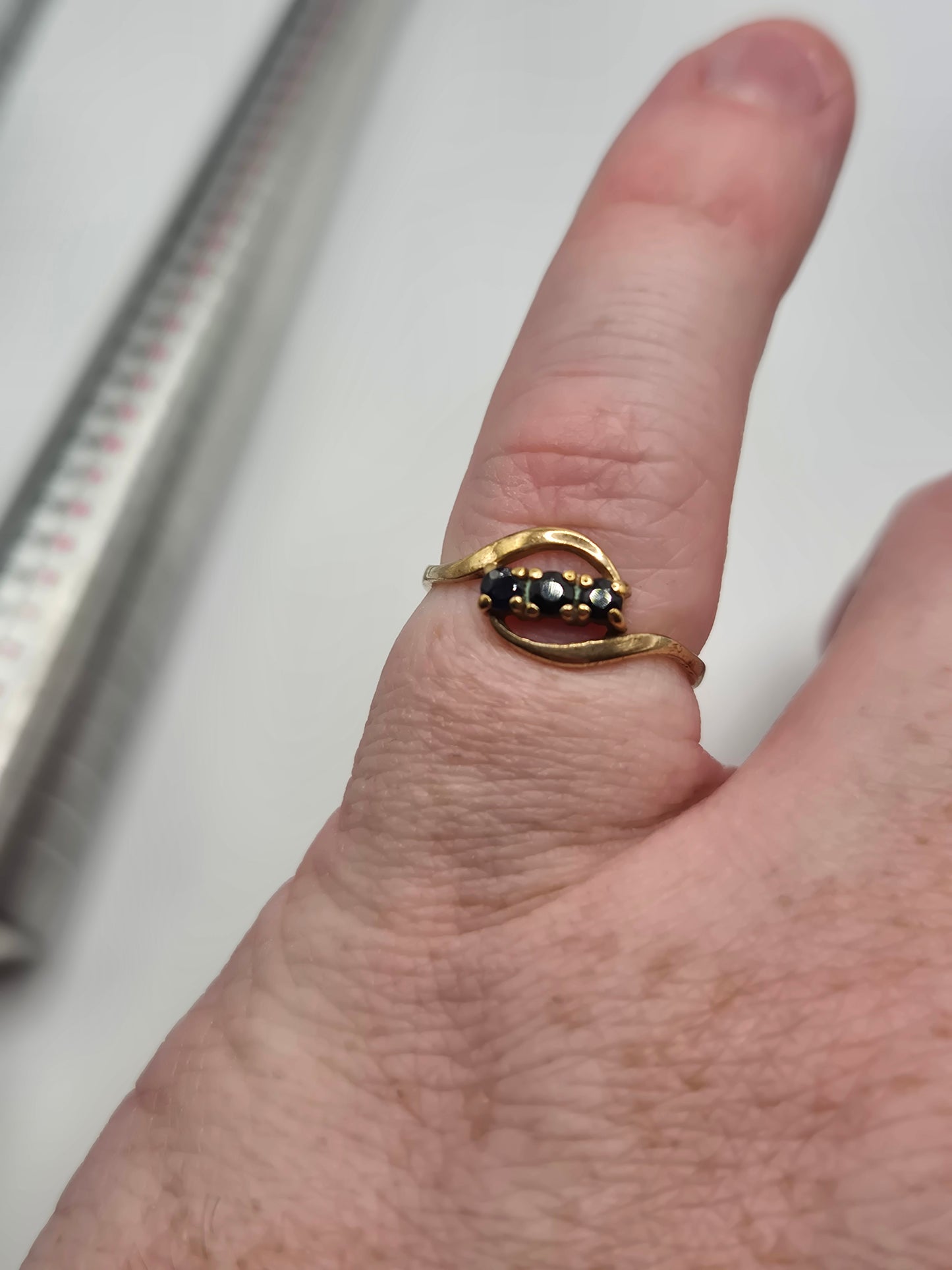 9ct gold sapphire ring