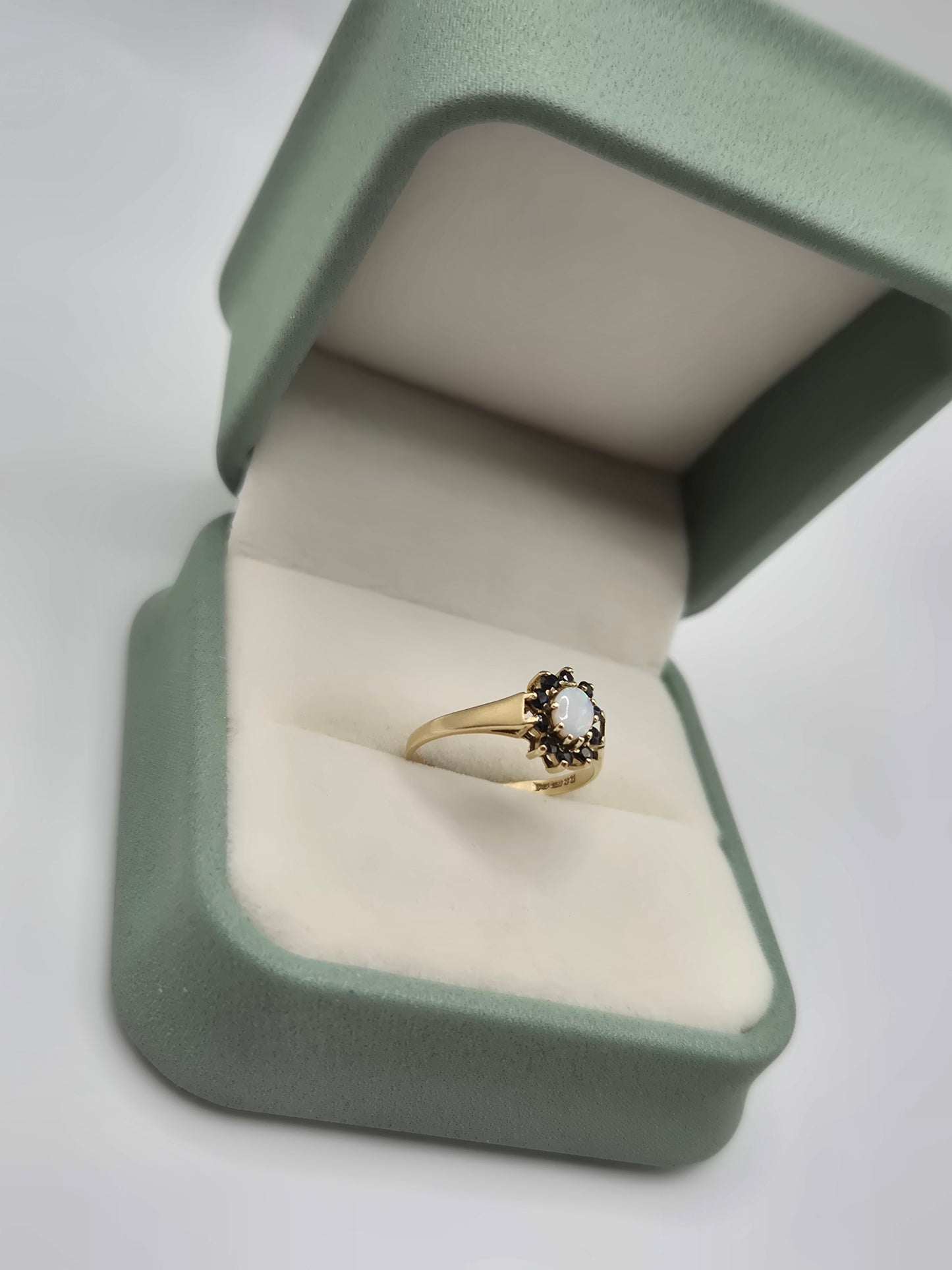 9ct gold opal and sapphire ring
