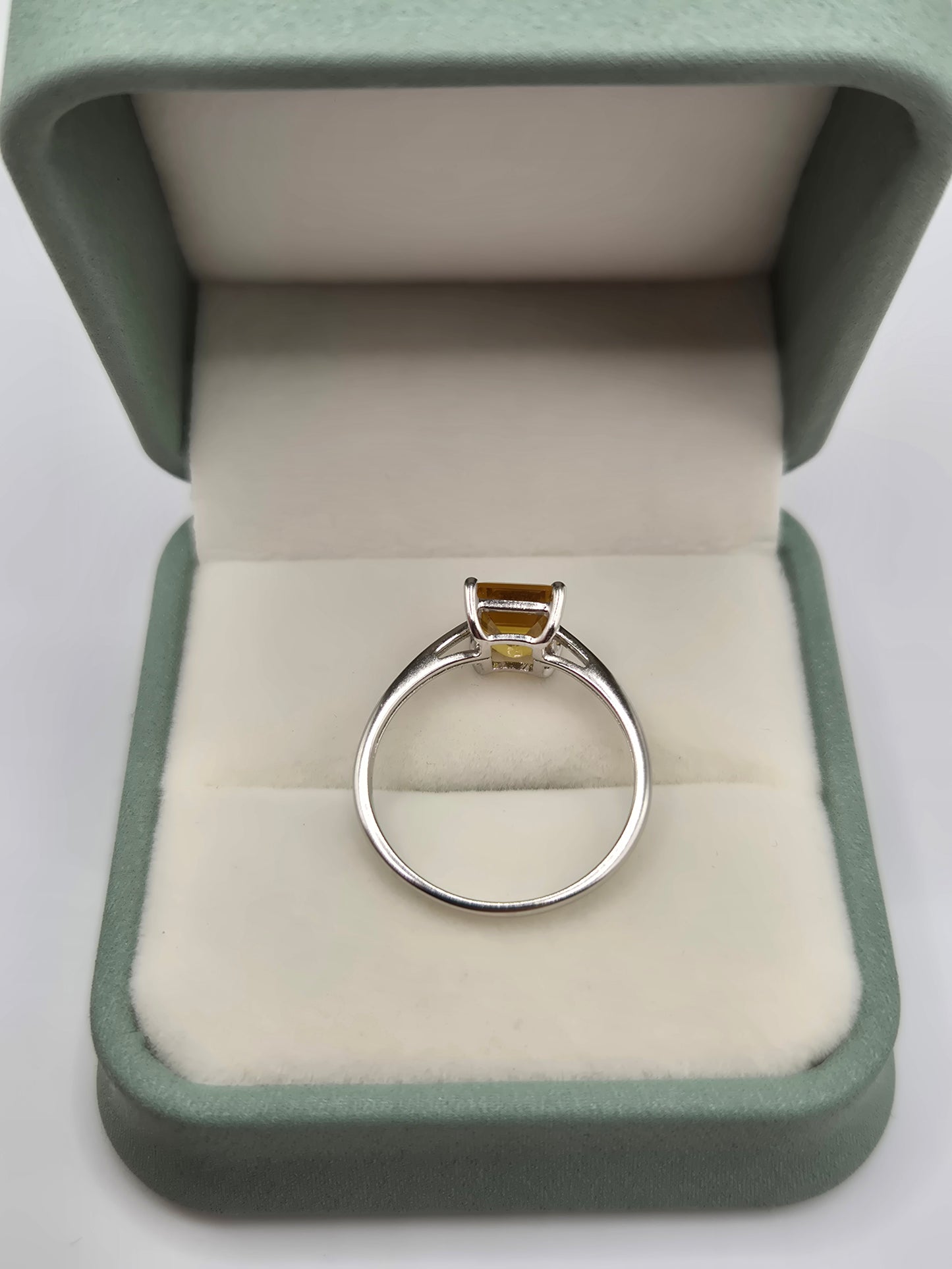 9ct white gold citrine ring