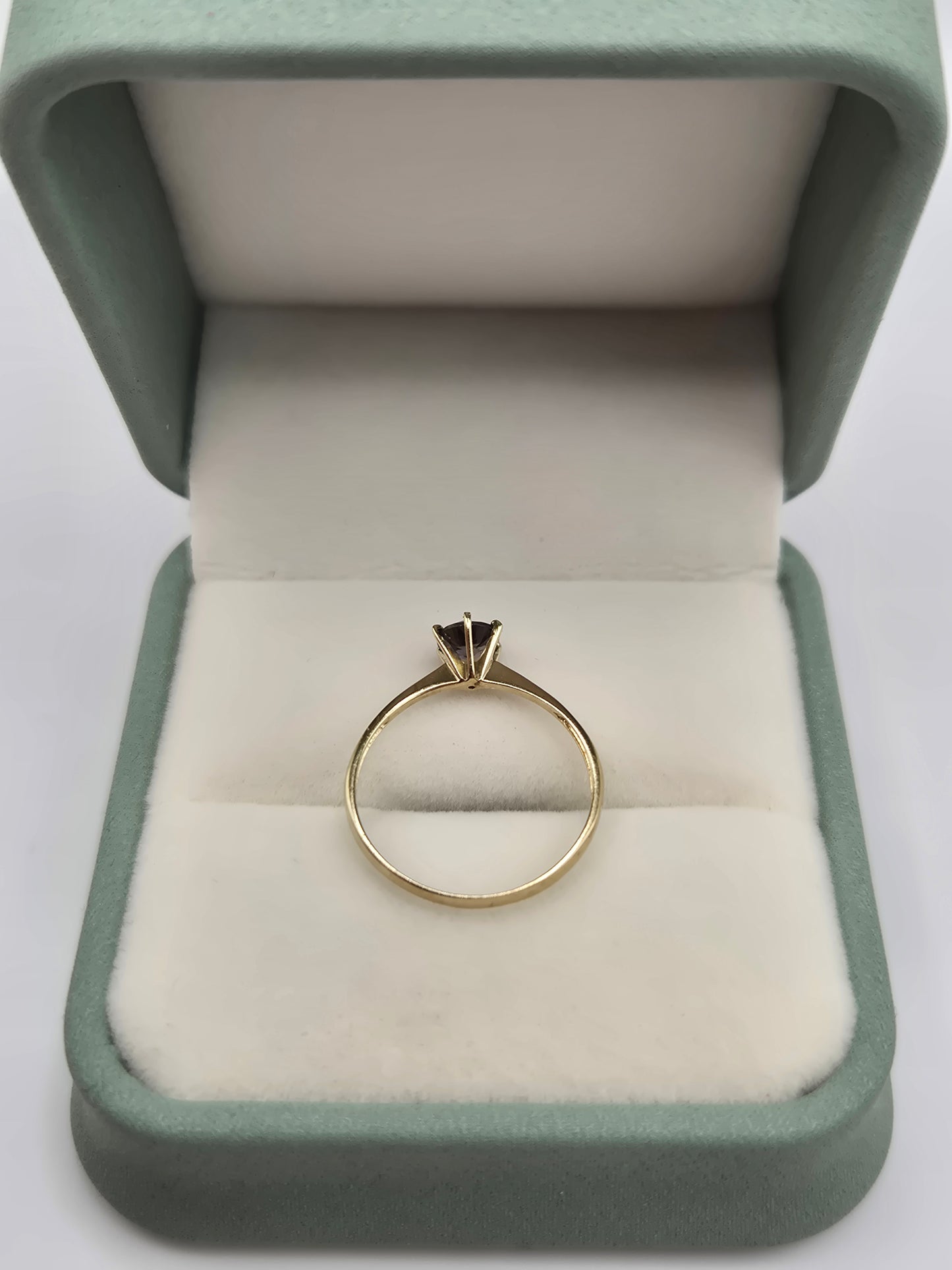 9ct gold tanzanite ring