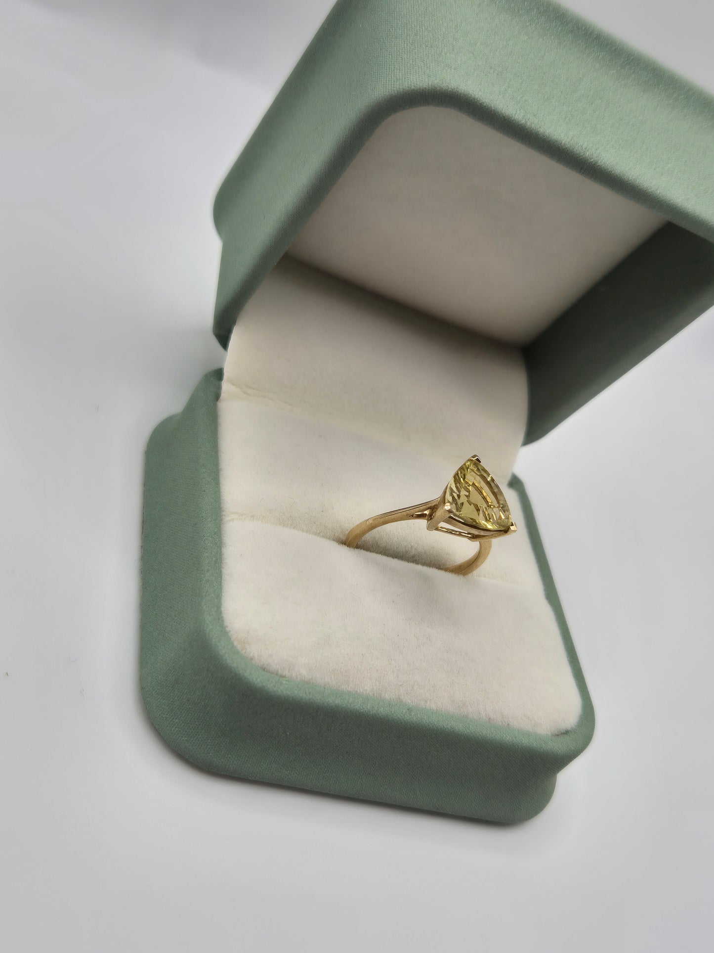 9ct gold lemon quartz ring