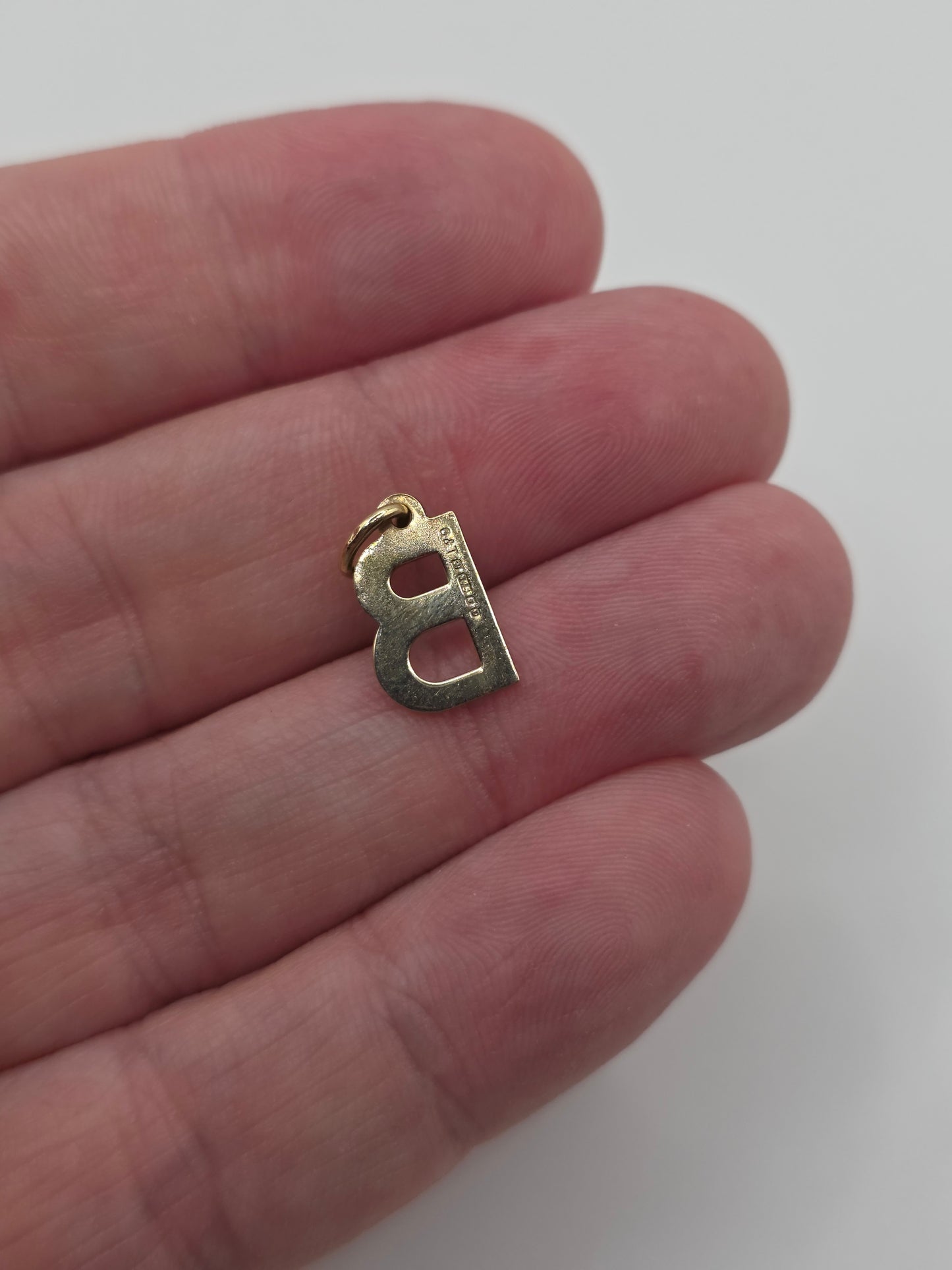 9ct gold initial B pendant