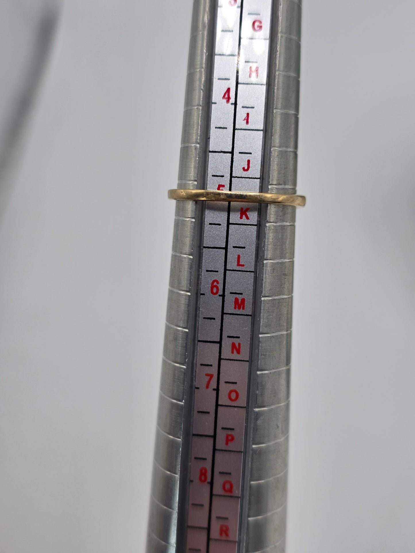 9ct gold alexandrite and diamond ring