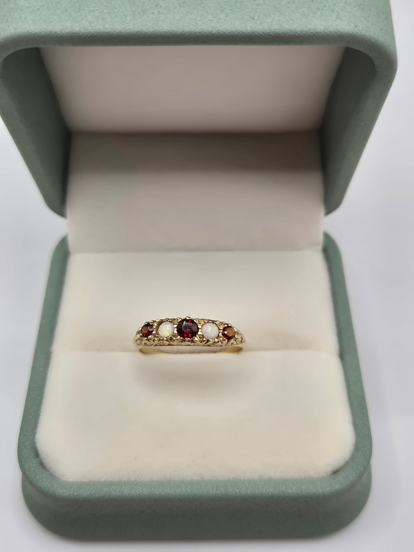 9ct gold garnet and opal ring