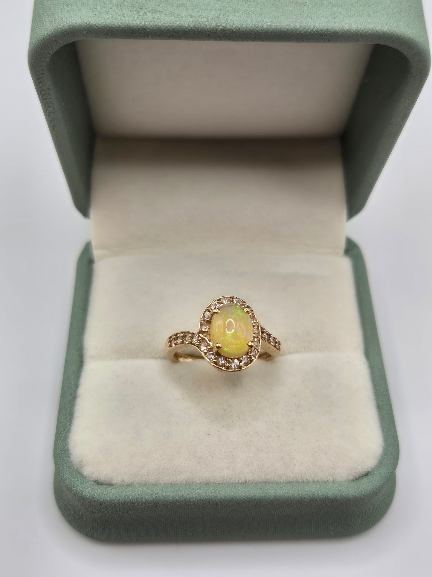 9ct gold opal ring