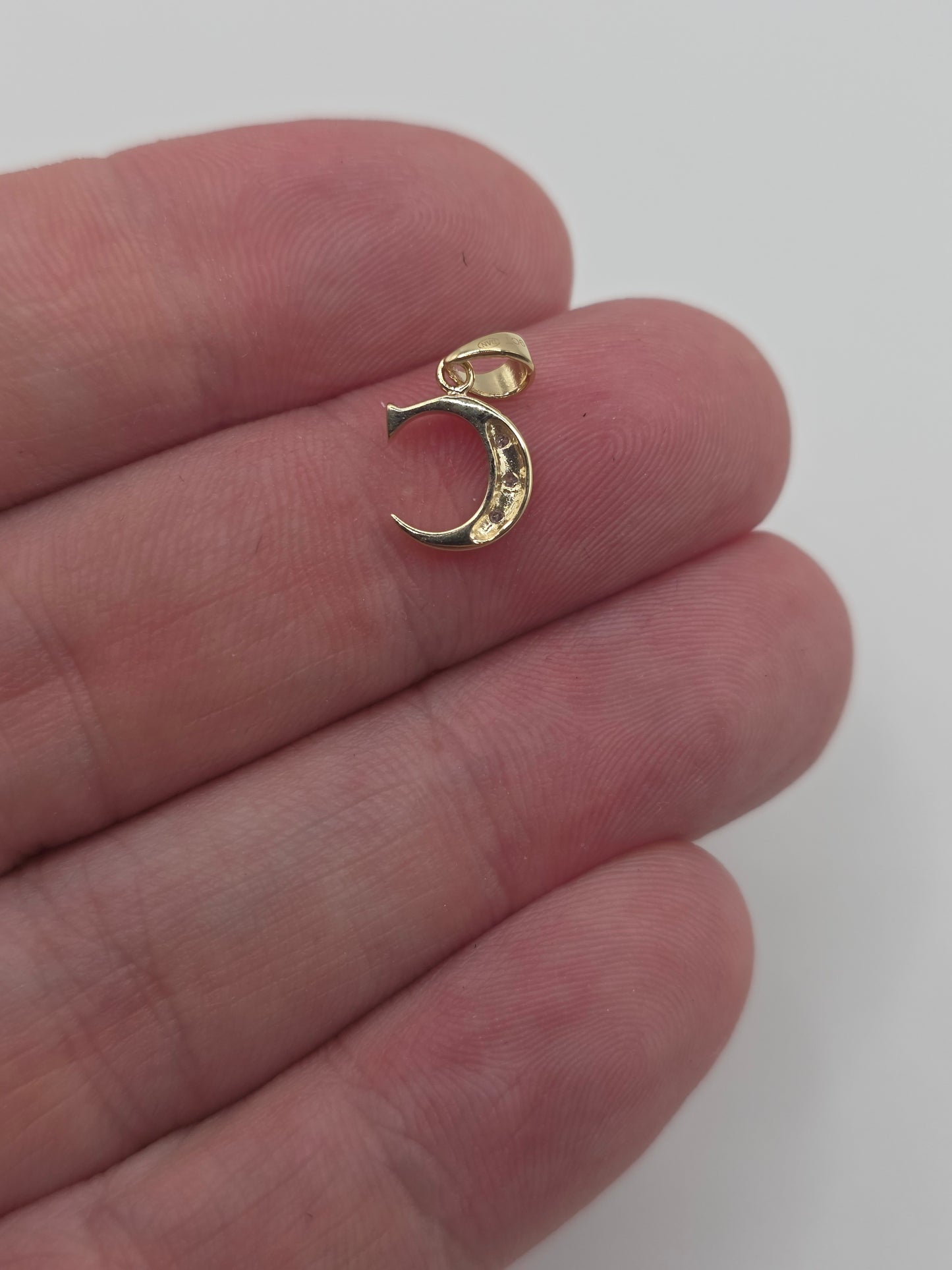 9ct gold diamond initial C pendant