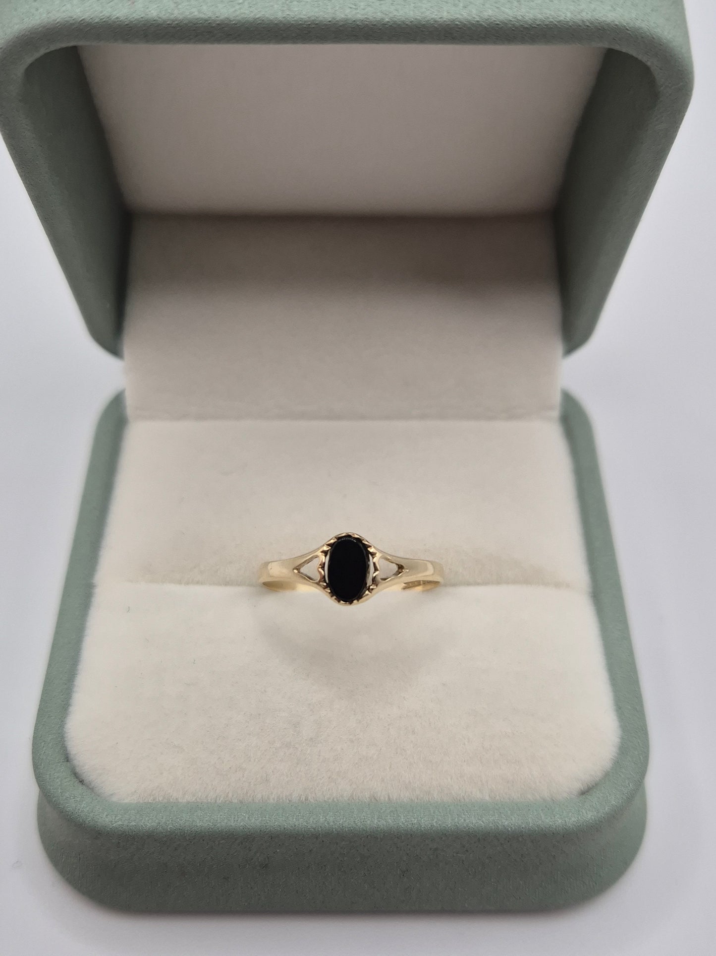 9ct gold onyx ring