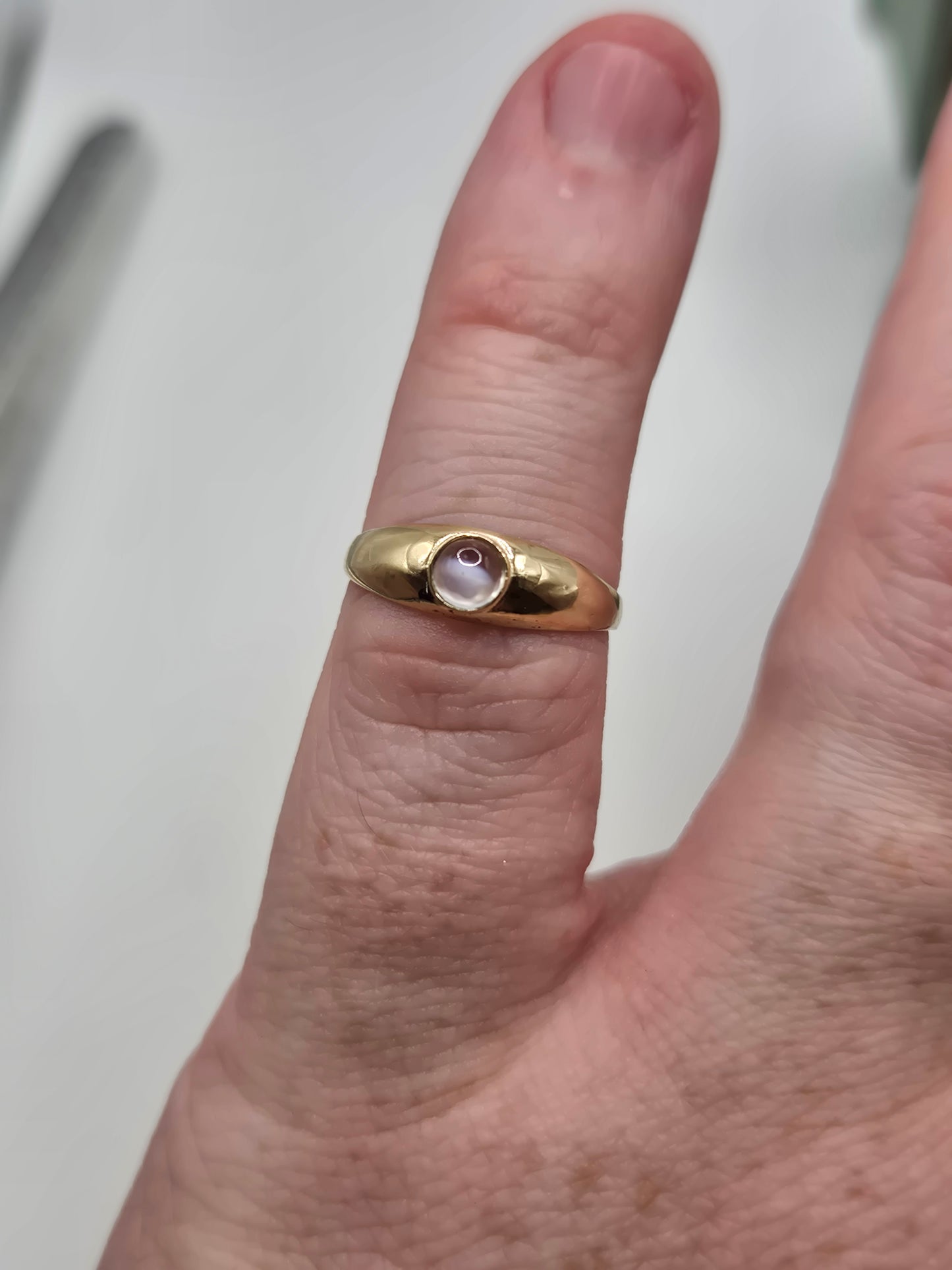 9ct gold moonstone gypsy ring