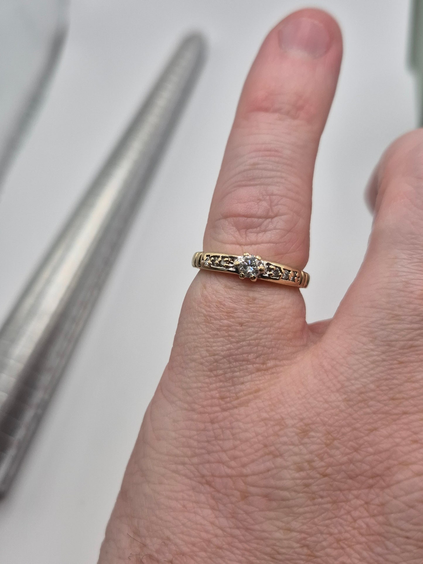 9ct gold 25 point diamond ring