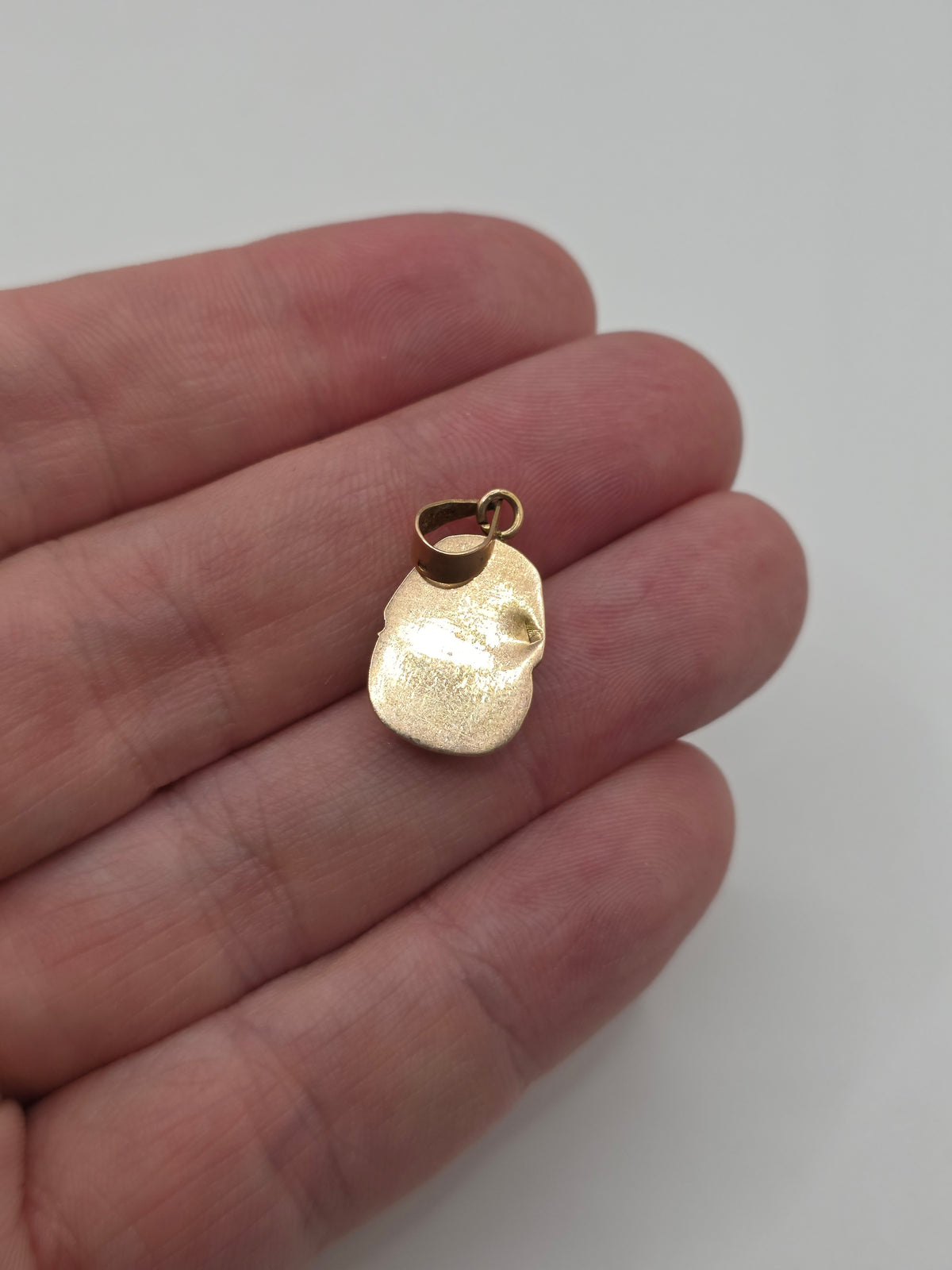 9ct gold Tutankhamun pendant