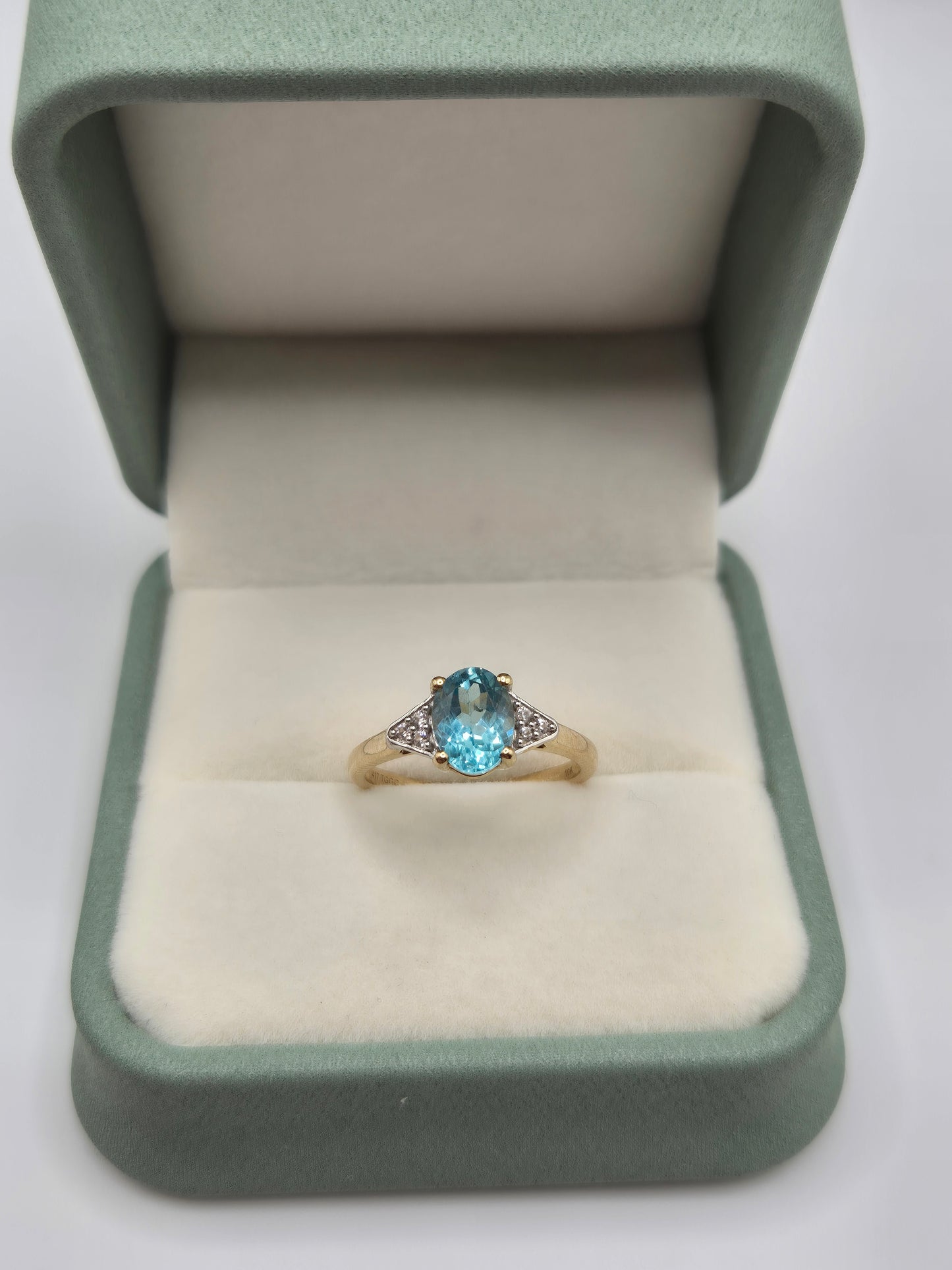 9ct gold topaz and cz ring
