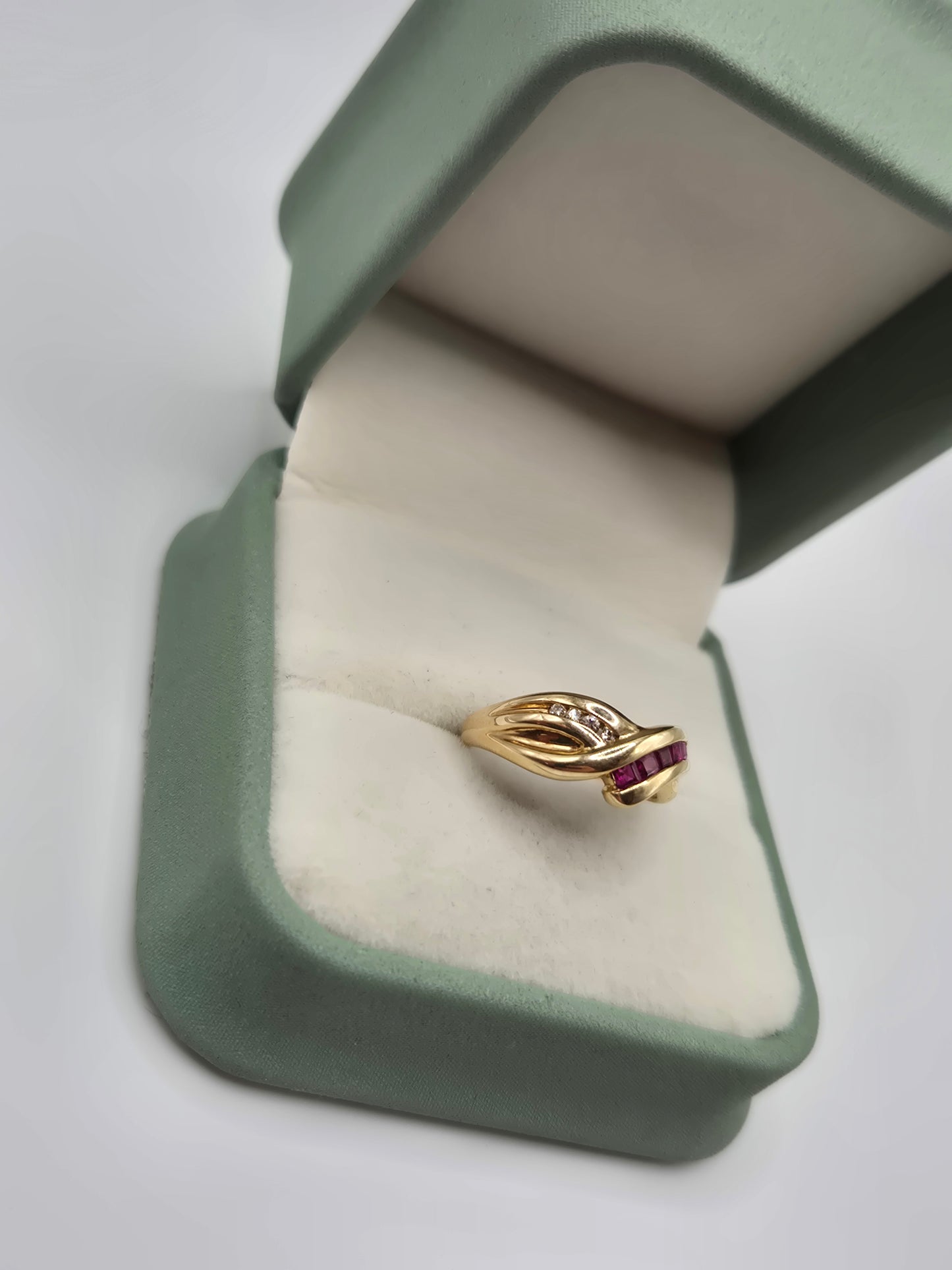 14ct gold ruby and diamond ring