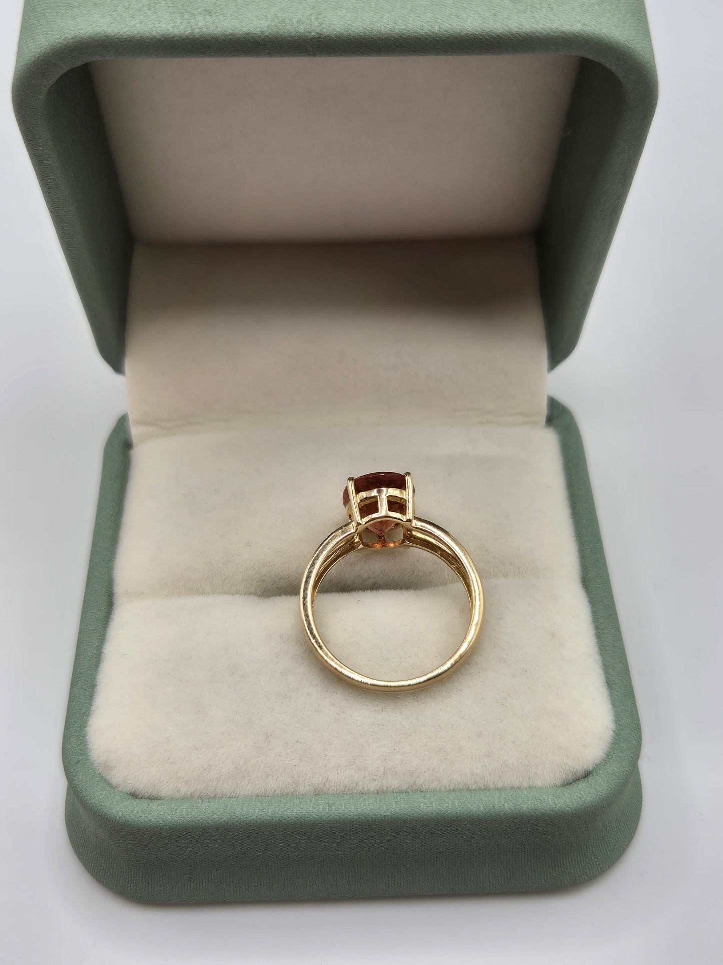 9ct gold quartz ring