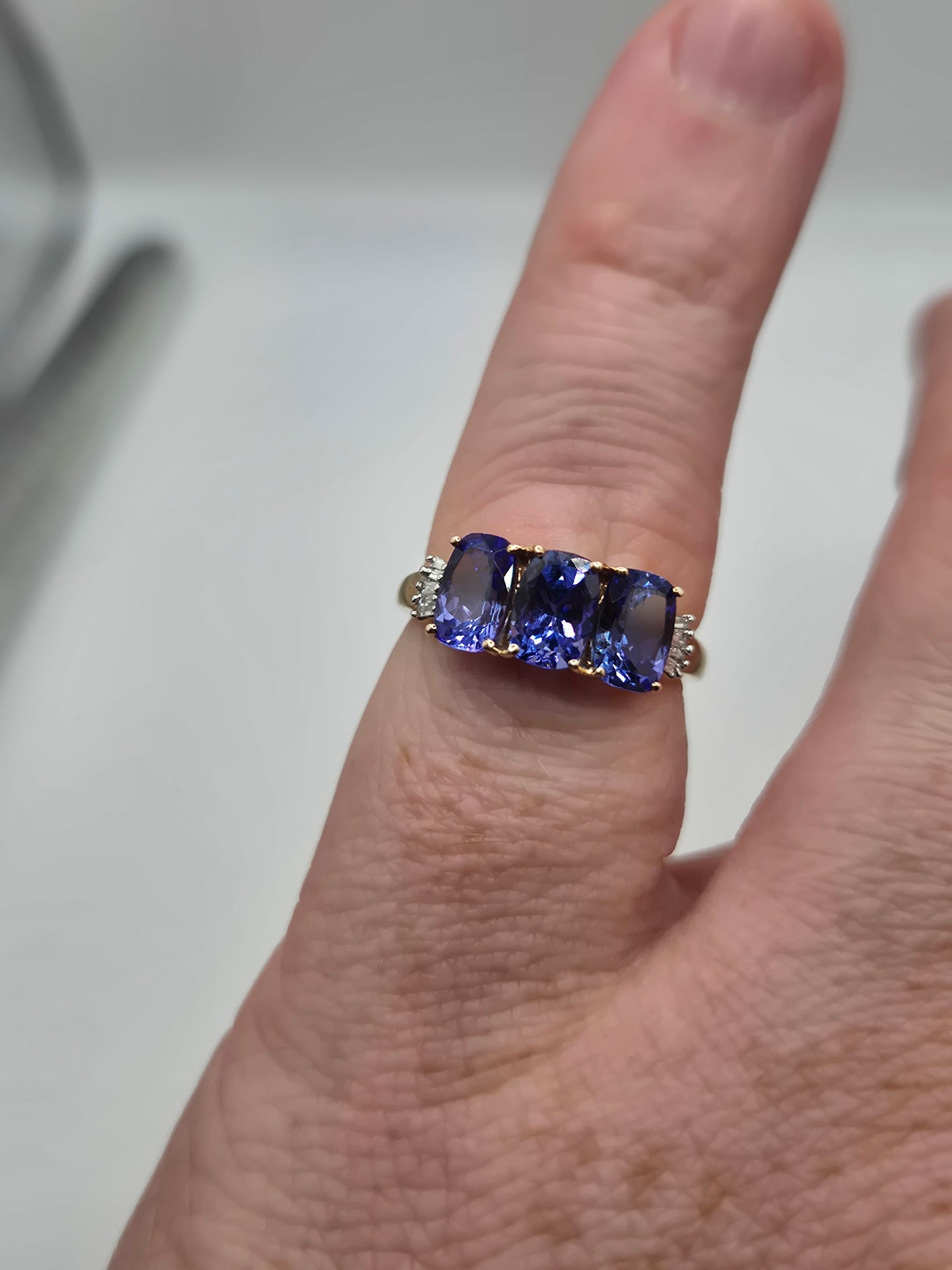 9ct gold tanzanite and diamond ring
