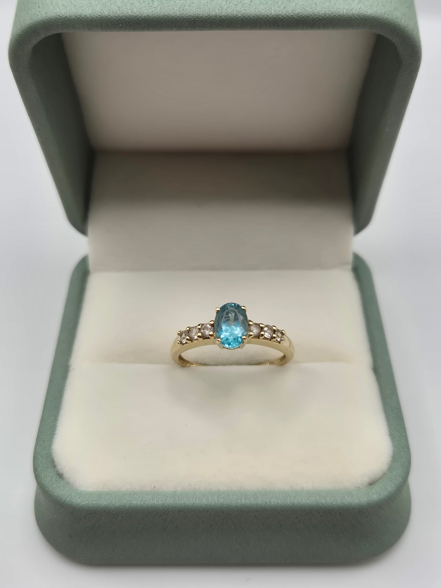 9ct gold topaz ring