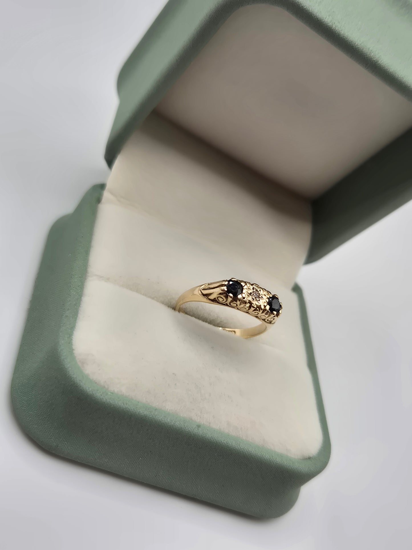 9ct gold sapphire and diamond ring