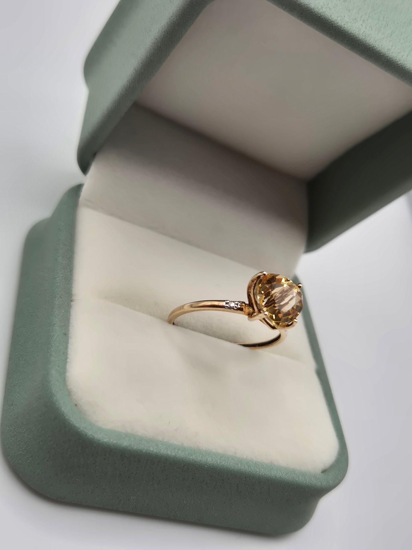 9ct gold citrine and diamond ring