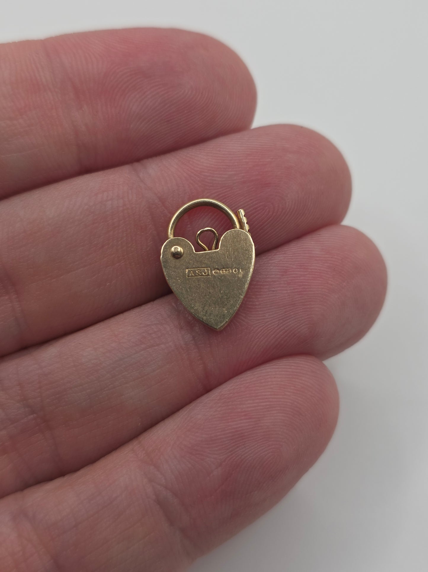 9ct gold padlock 11