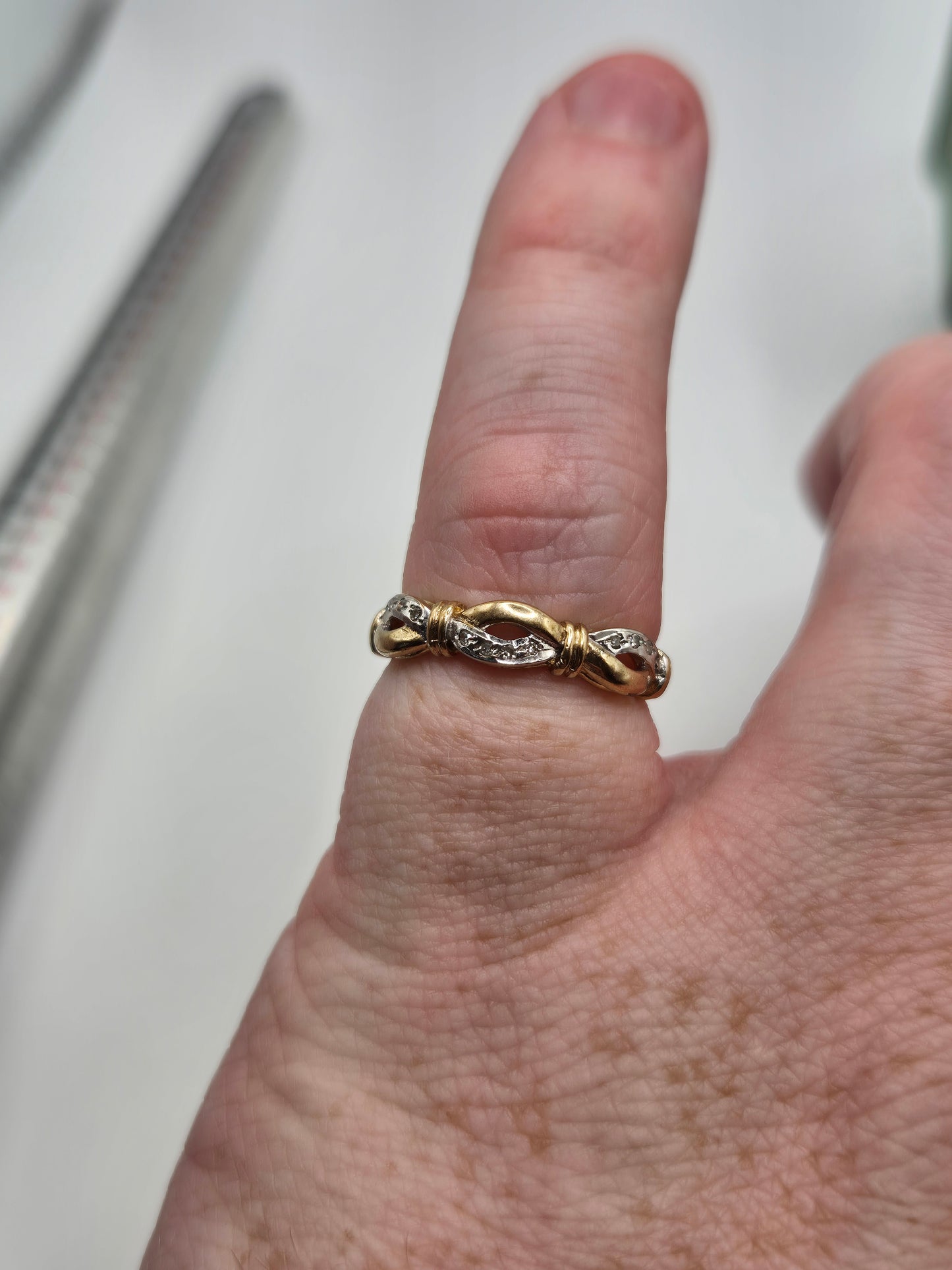 9ct gold diamond ring