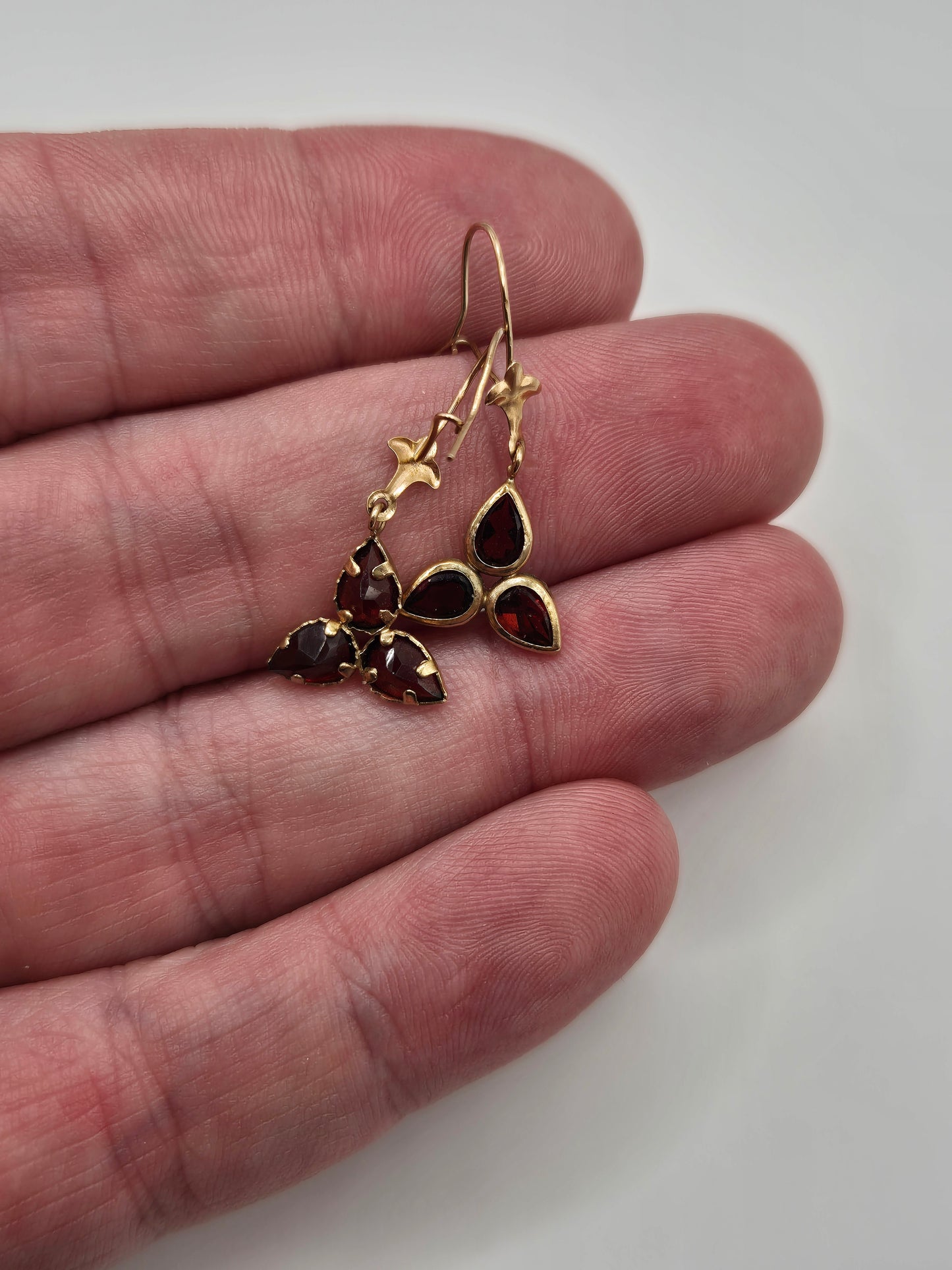 9ct gold garnet earrings
