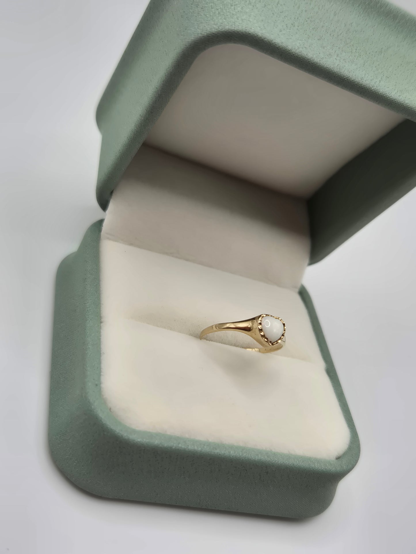 9ct gold opal heart ring