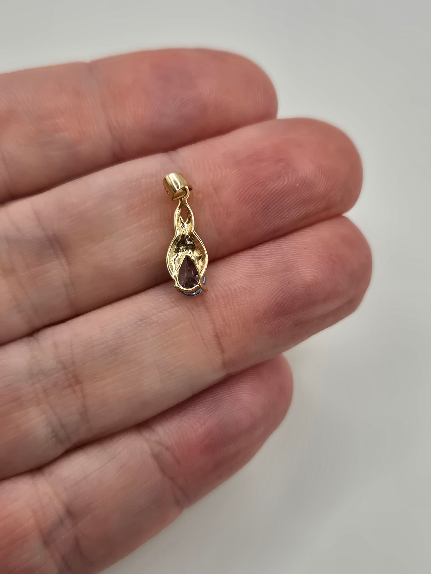 9ct gold topaz and diamond pendant