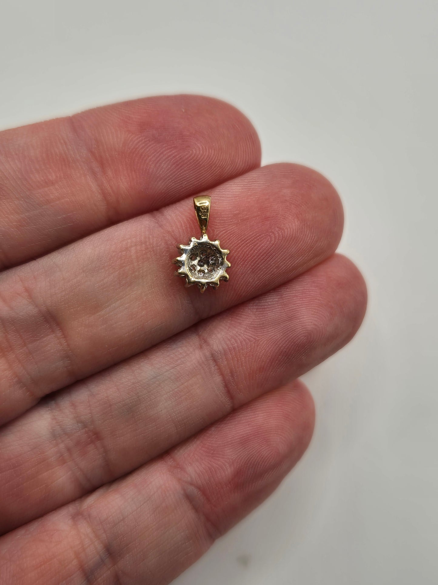 9ct gold diamond cluster pendant