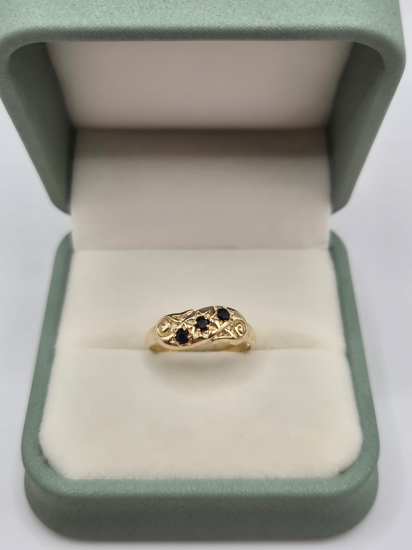 9ct gold sapphire ring