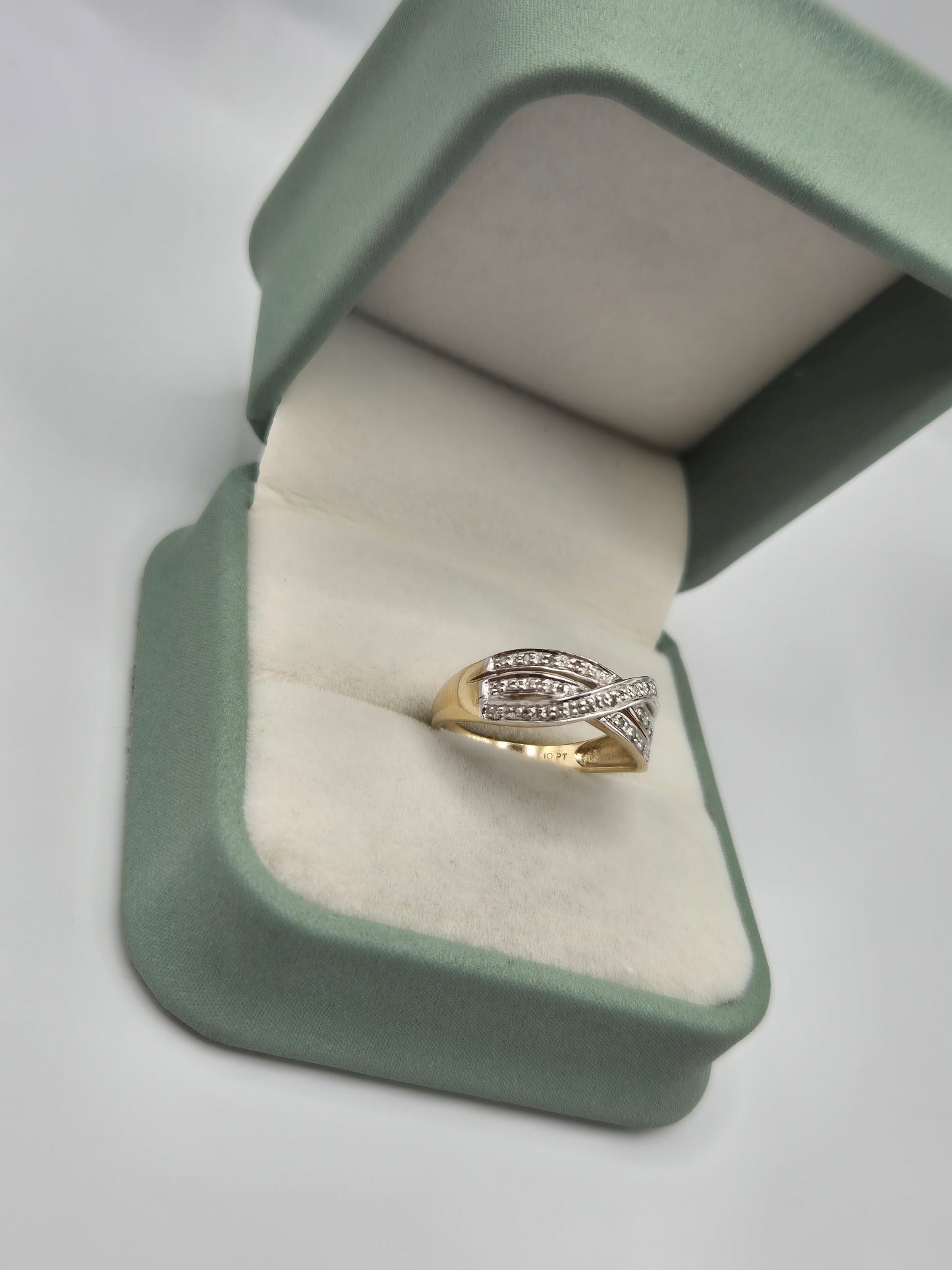 9ct gold diamond ring