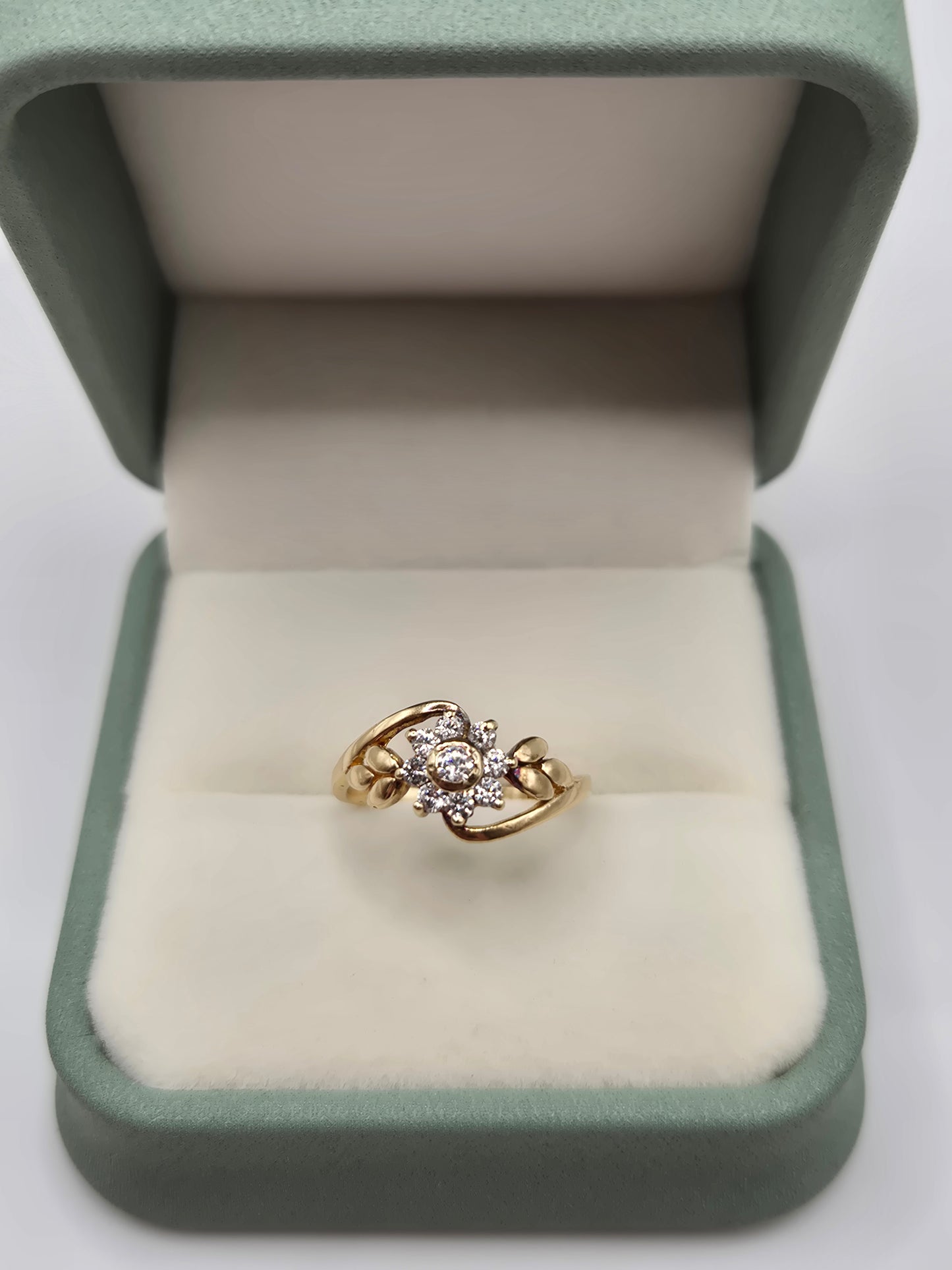 9ct gold floral cz ring