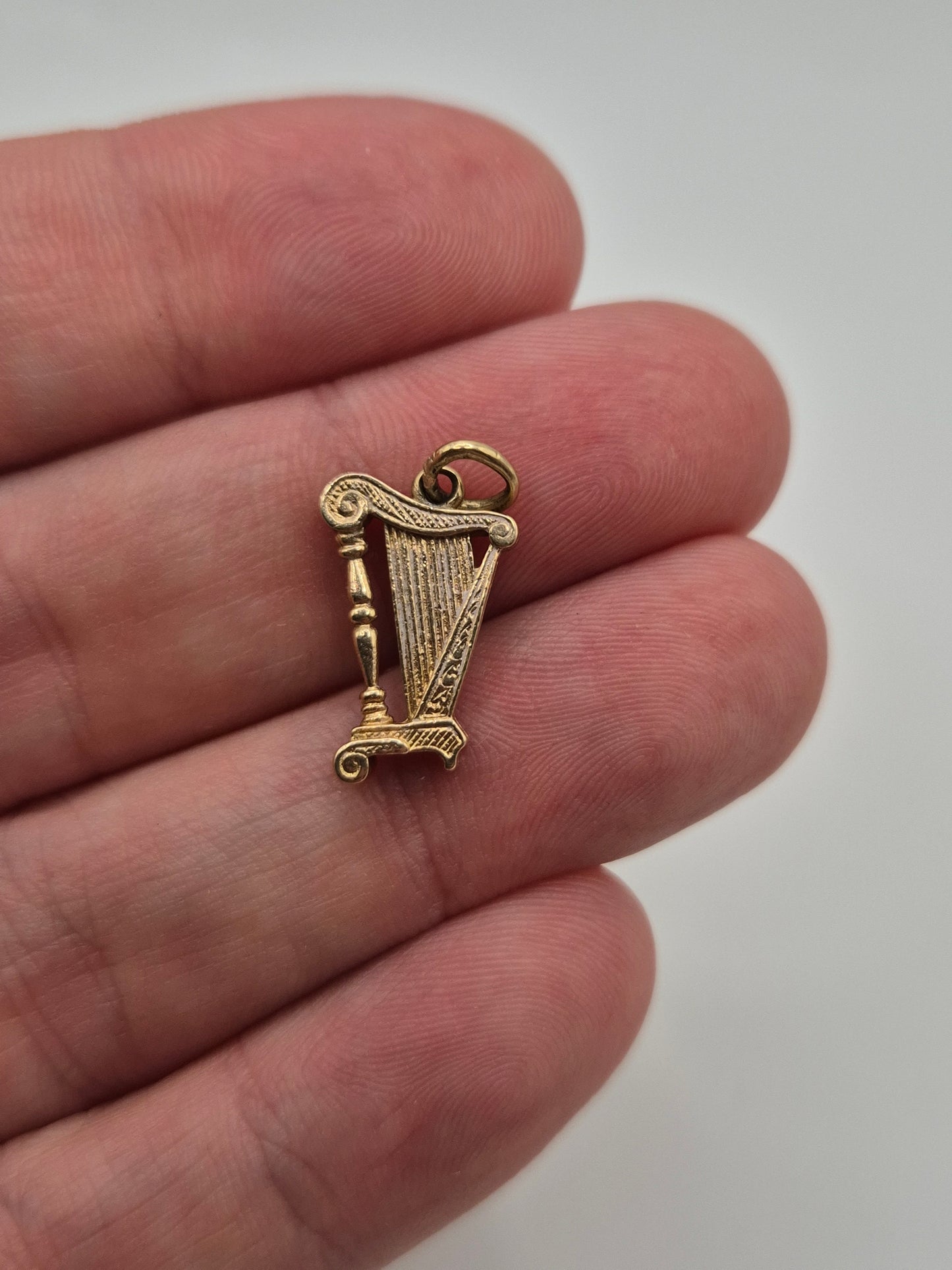 9ct gold harp charm