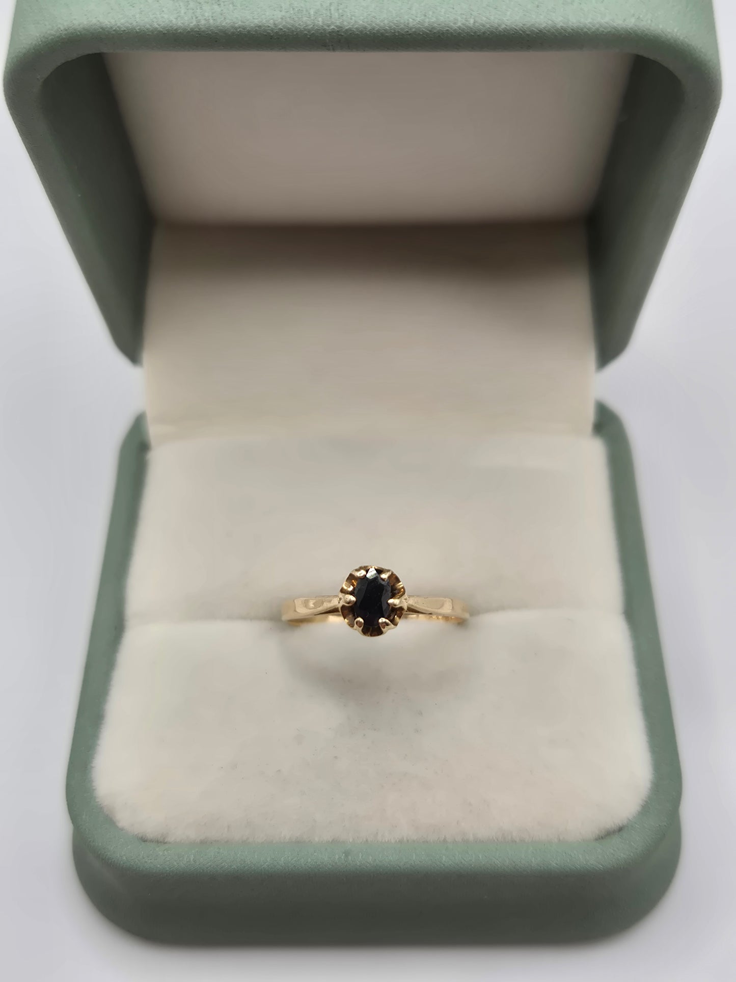 9ct gold sapphire ring